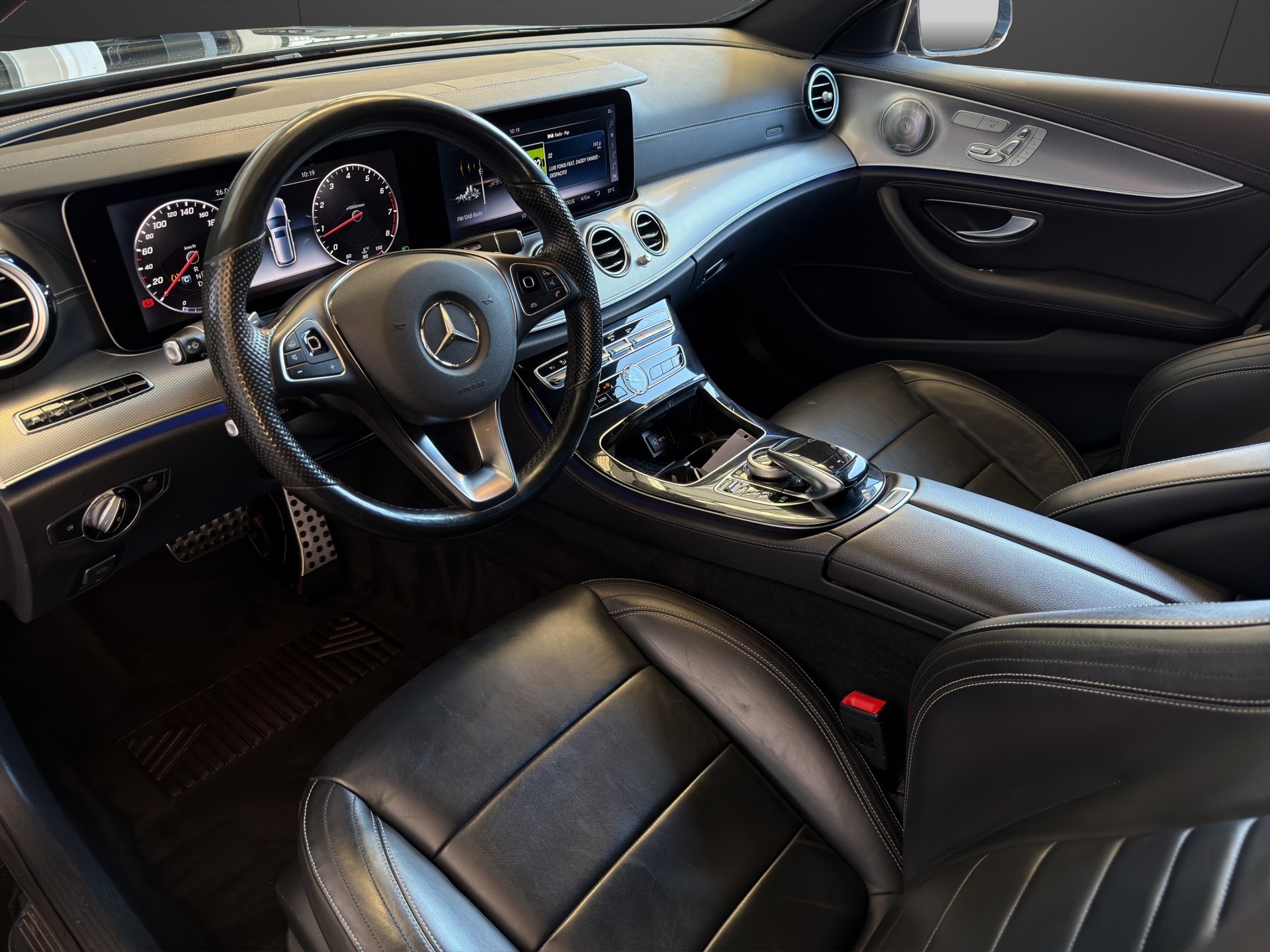 MERCEDES-BENZ E 250 AMG Line 9G-Tronic-image-9