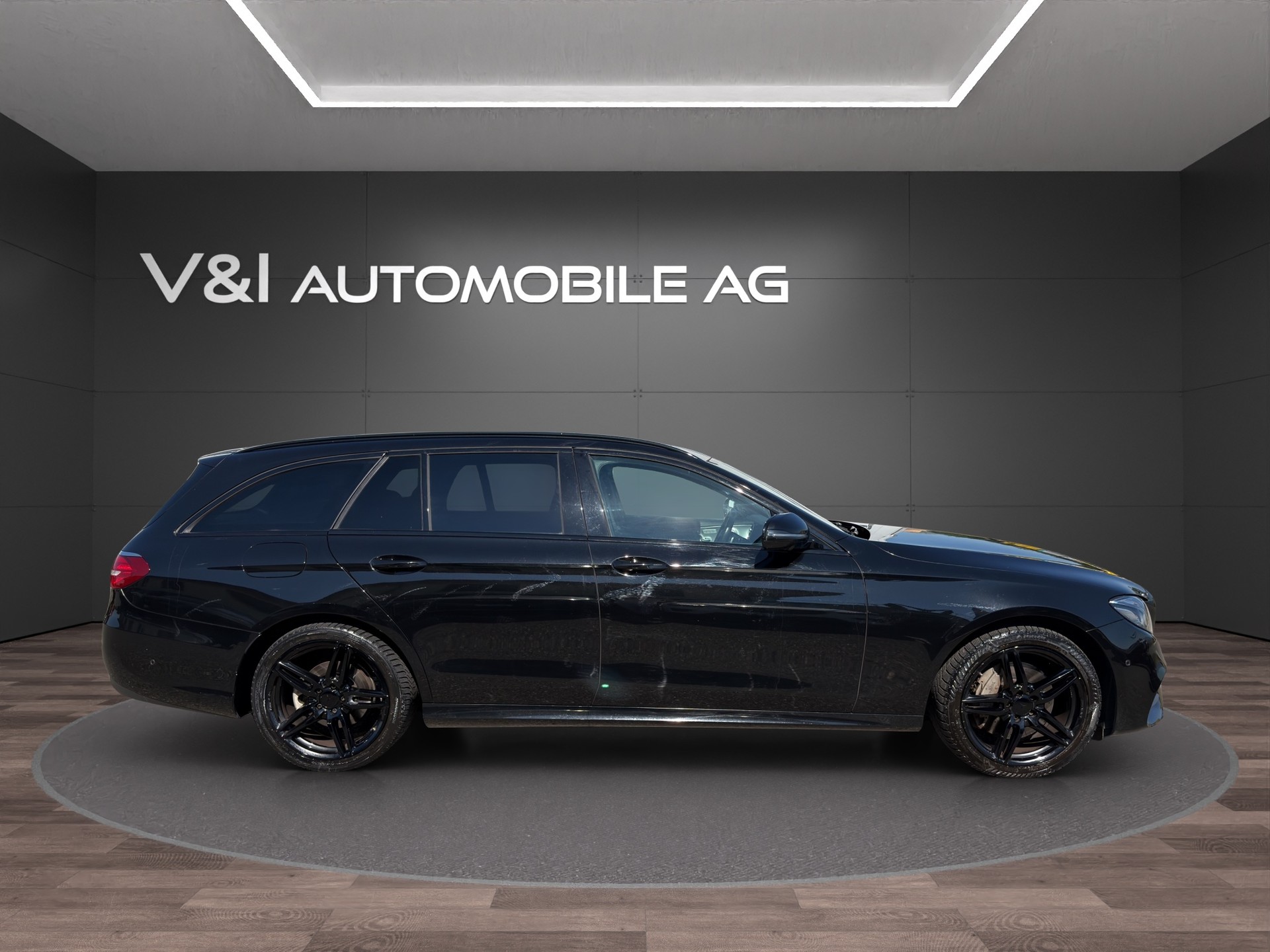 MERCEDES-BENZ E 250 AMG Line 9G-Tronic-image-7