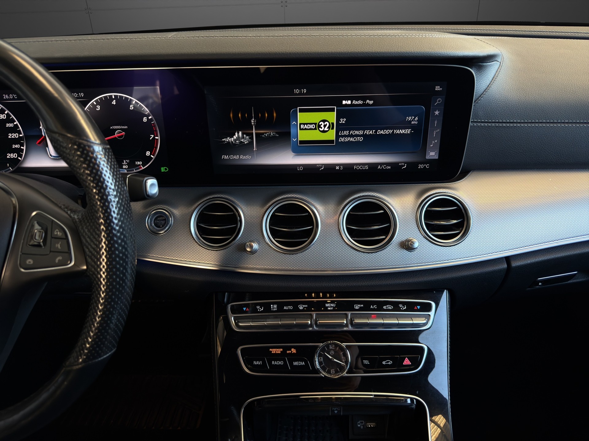 MERCEDES-BENZ E 250 AMG Line 9G-Tronic-image-14