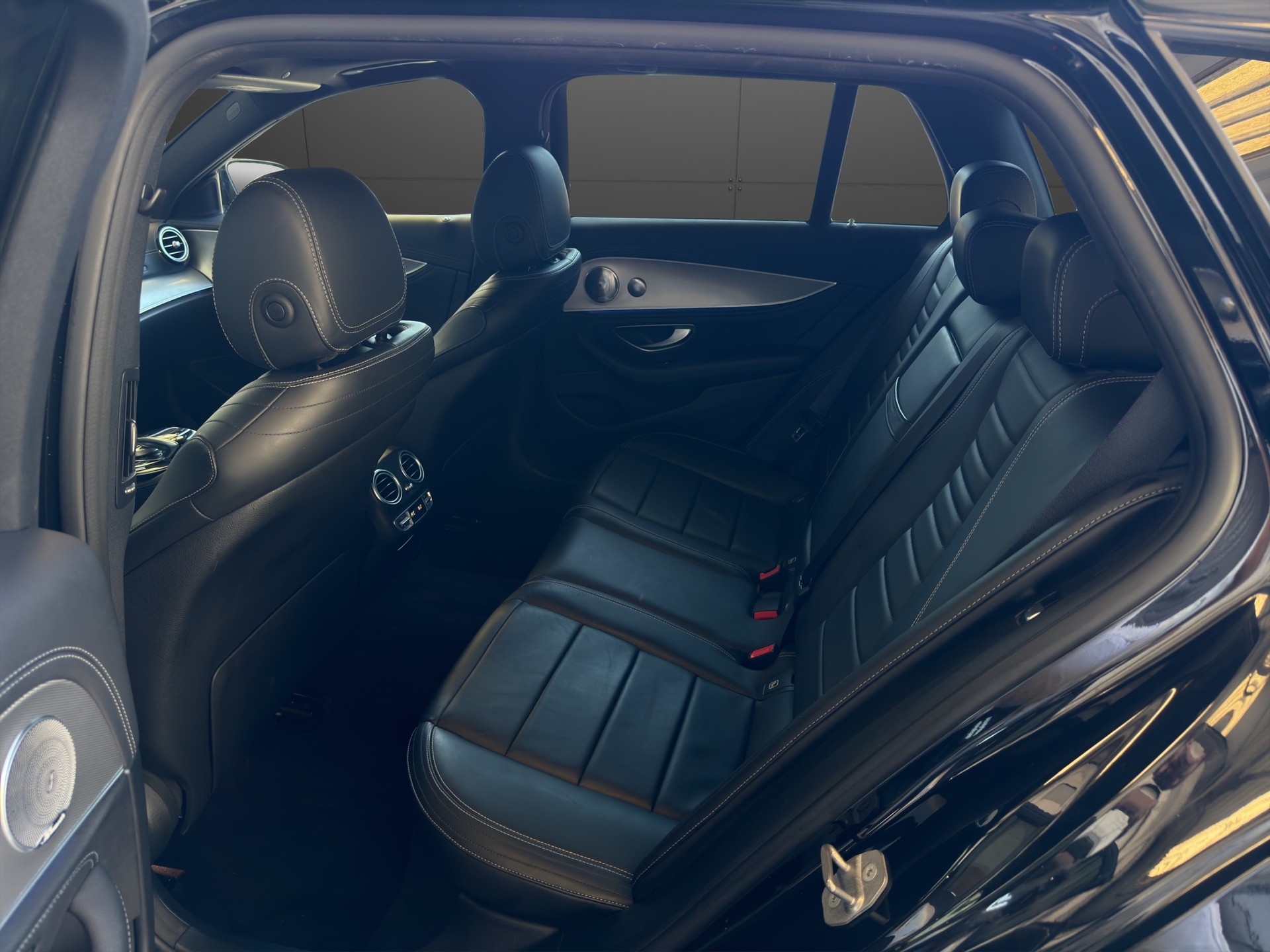 MERCEDES-BENZ E 250 AMG Line 9G-Tronic-image-22