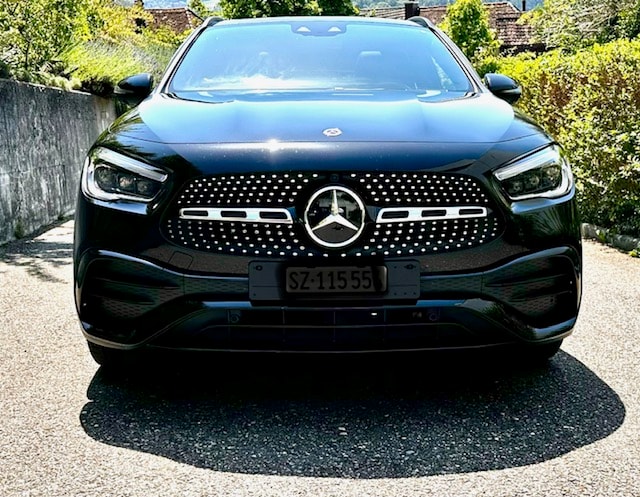 MERCEDES-BENZ GLA 220 d AMG Line 4matic-image-1
