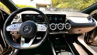 MERCEDES-BENZ GLA 220 d AMG Line 4matic-image-4
