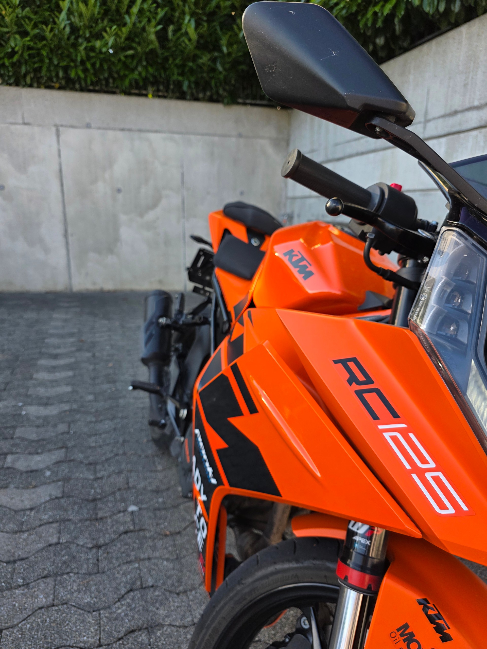 KTM RC 125-image-12