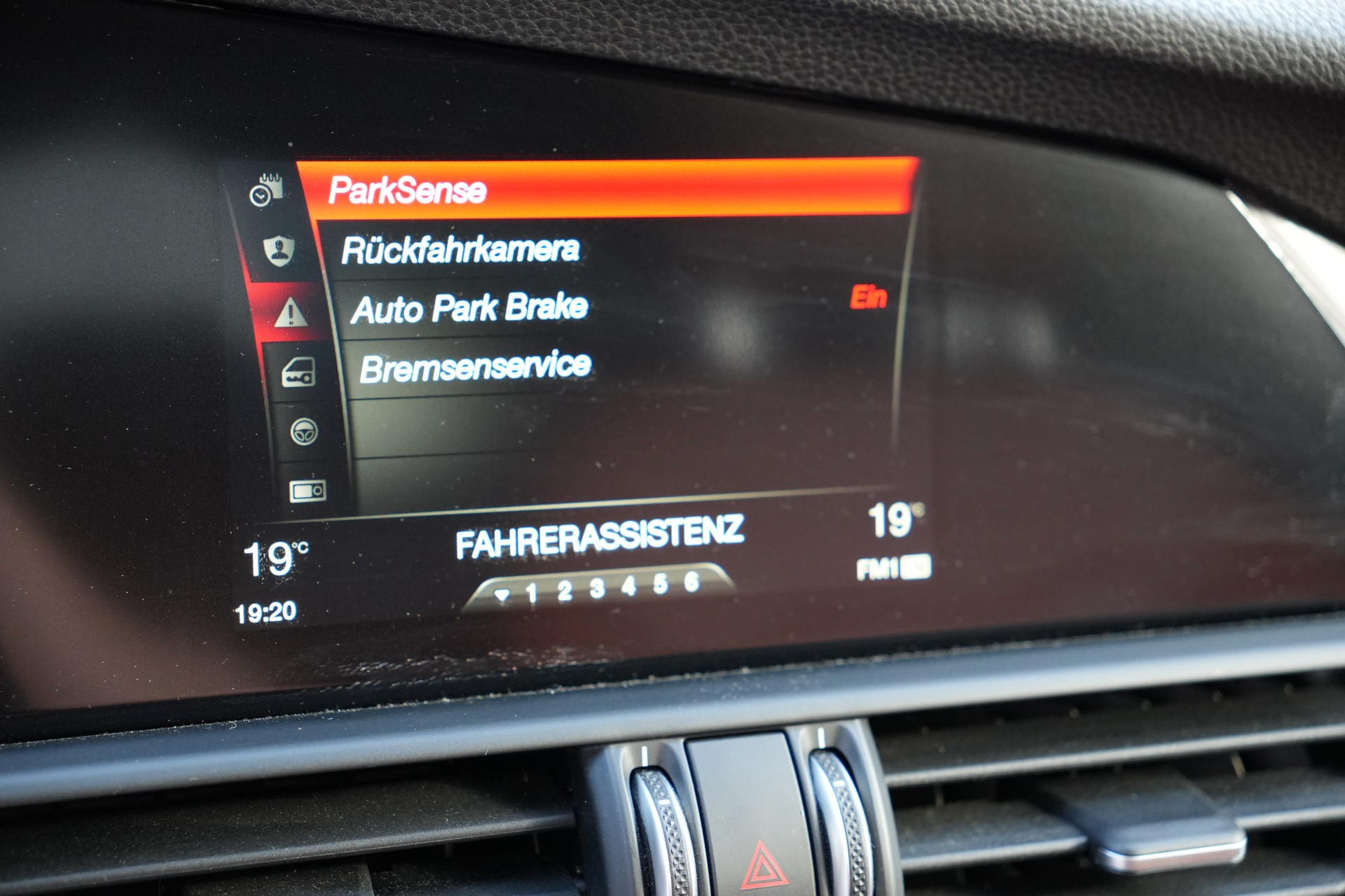 ALFA ROMEO Giulia 2.2 JTDM Super Automatic-image-13