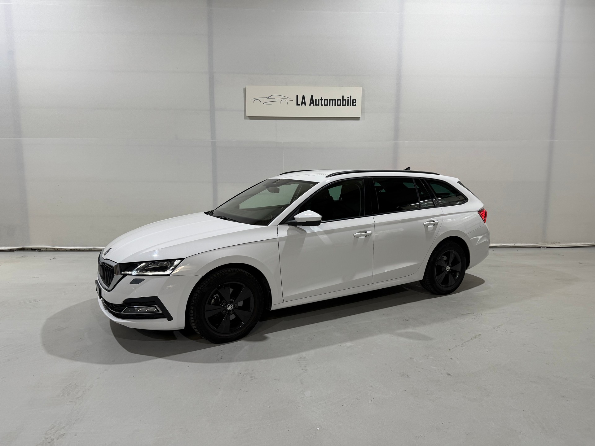 SKODA Octavia Combi 2.0 TDI DSG Style-image-1