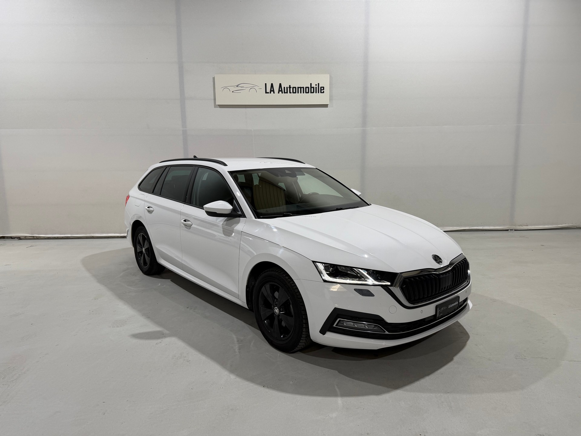 SKODA Octavia Combi 2.0 TDI DSG Style-image-4
