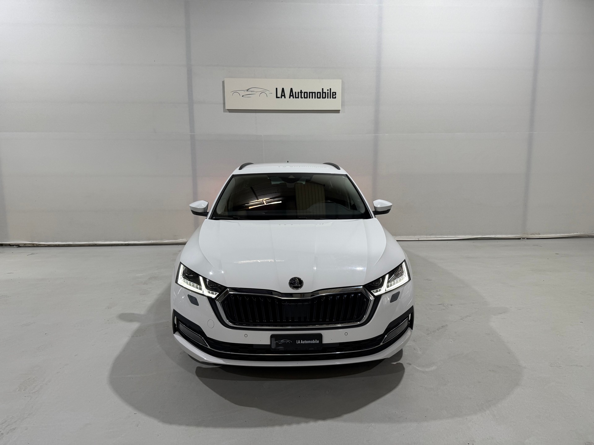 SKODA Octavia Combi 2.0 TDI DSG Style-image-3