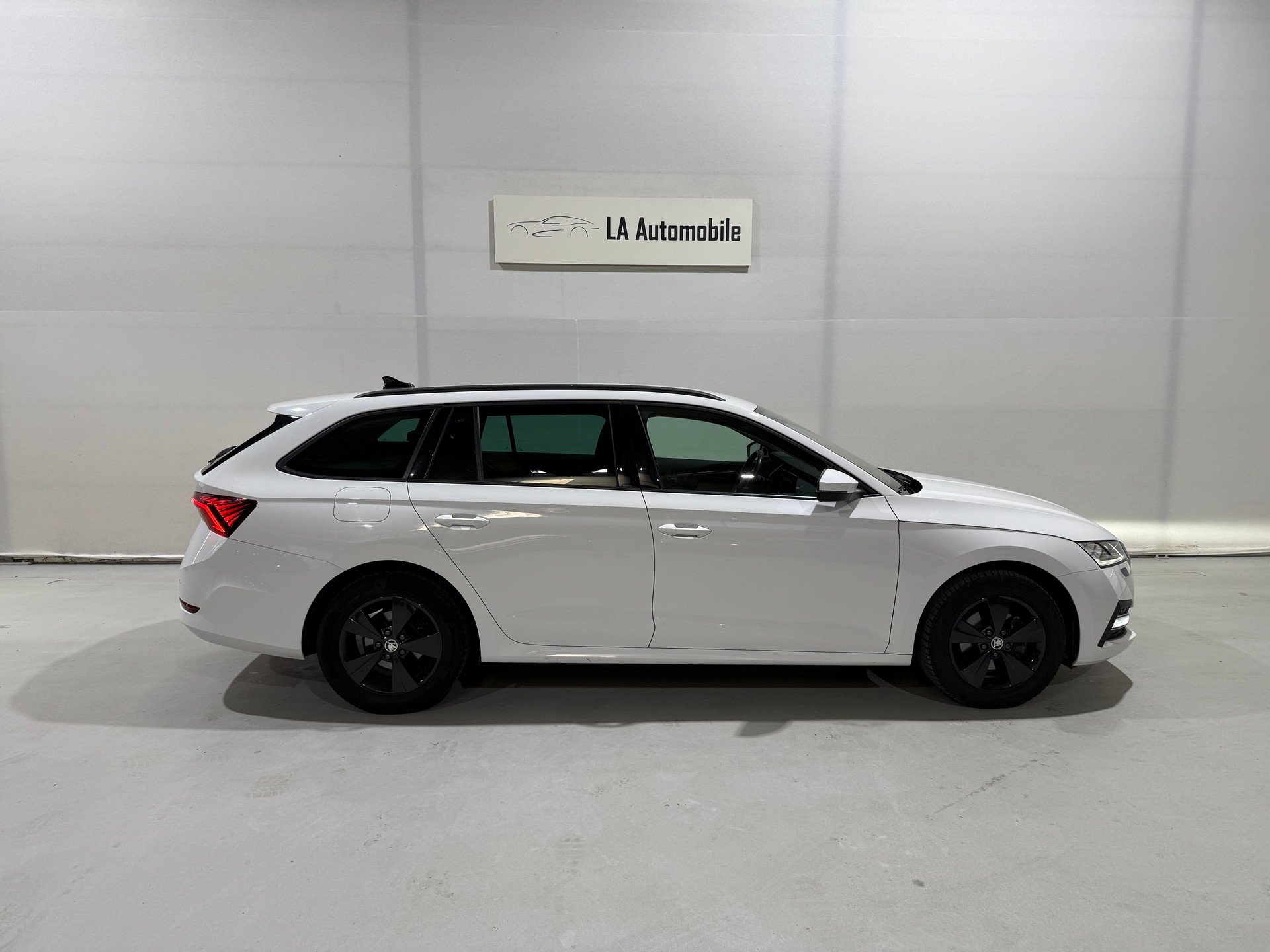 SKODA Octavia Combi 2.0 TDI DSG Style-image-6