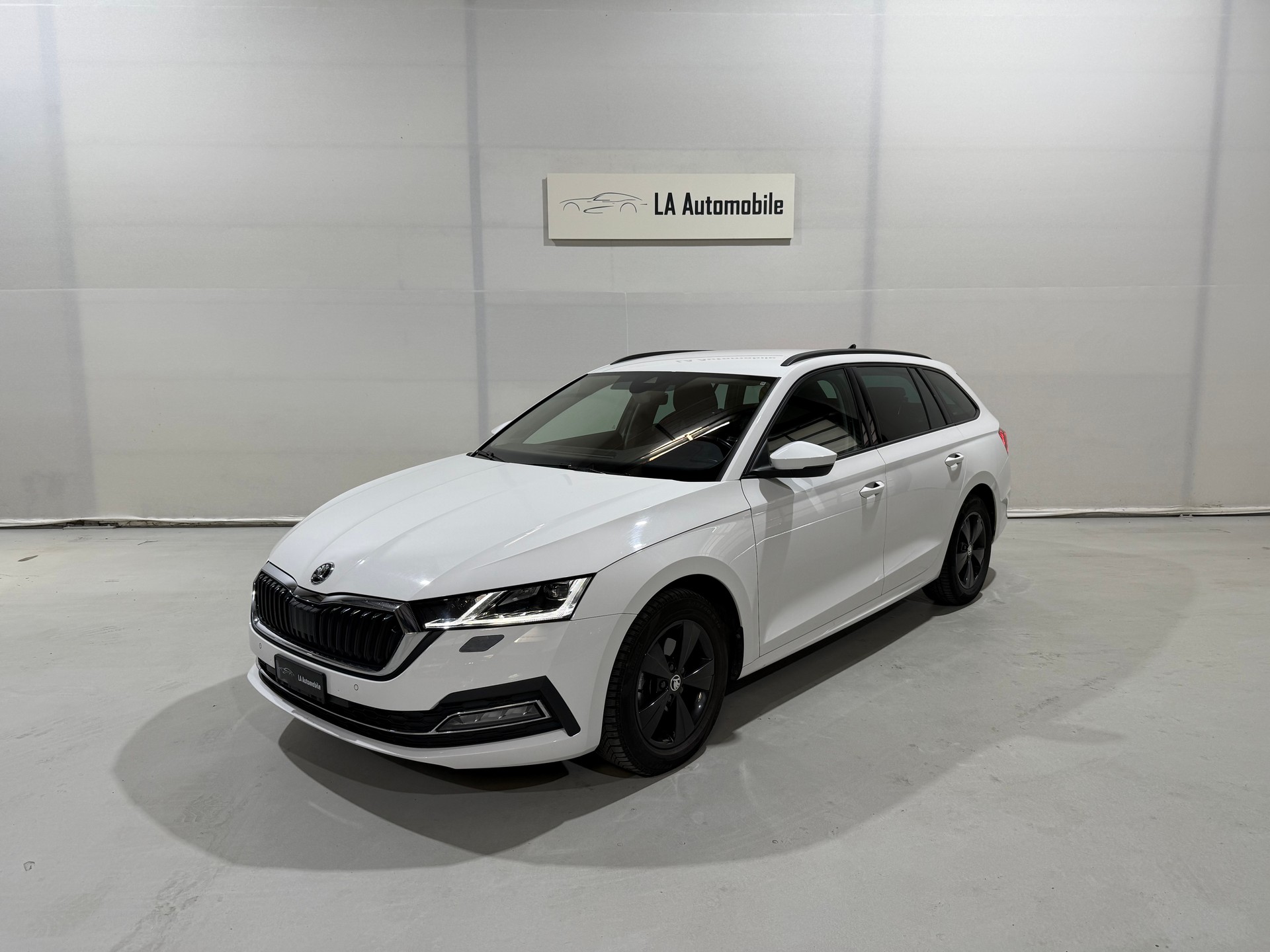 SKODA Octavia Combi 2.0 TDI DSG Style-image-0