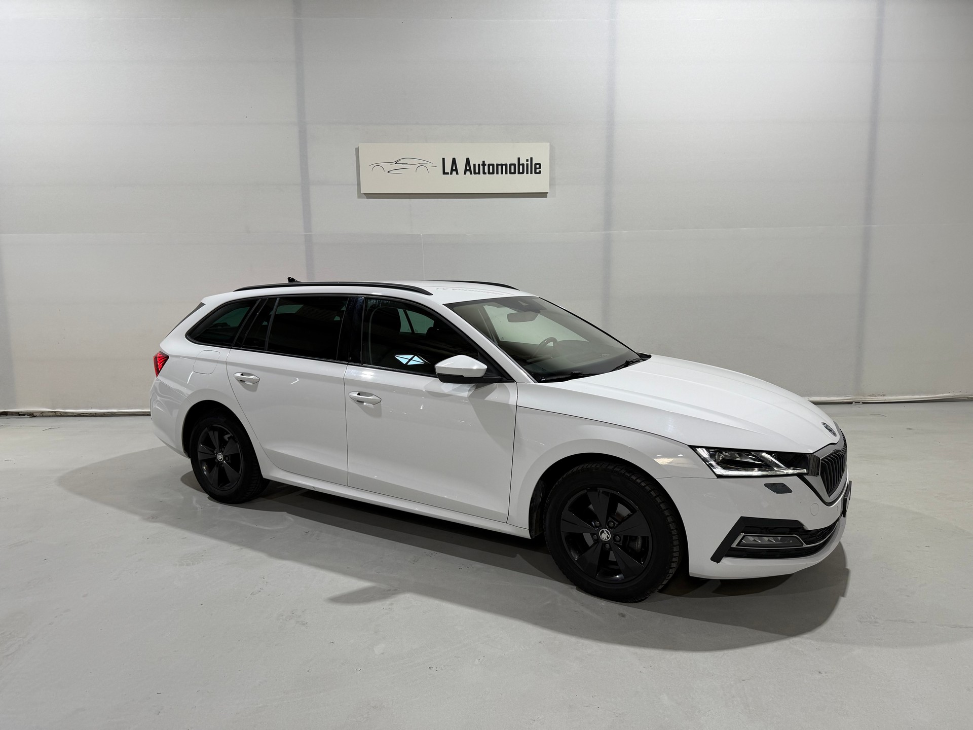 SKODA Octavia Combi 2.0 TDI DSG Style-image-5