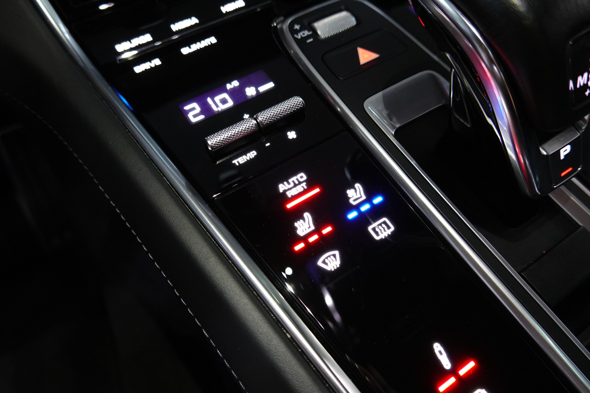 PORSCHE PANAMERA TURBO PDK PTS KREIDE CH-FZ APPROVED LAUFEND BIS 2027-image-33