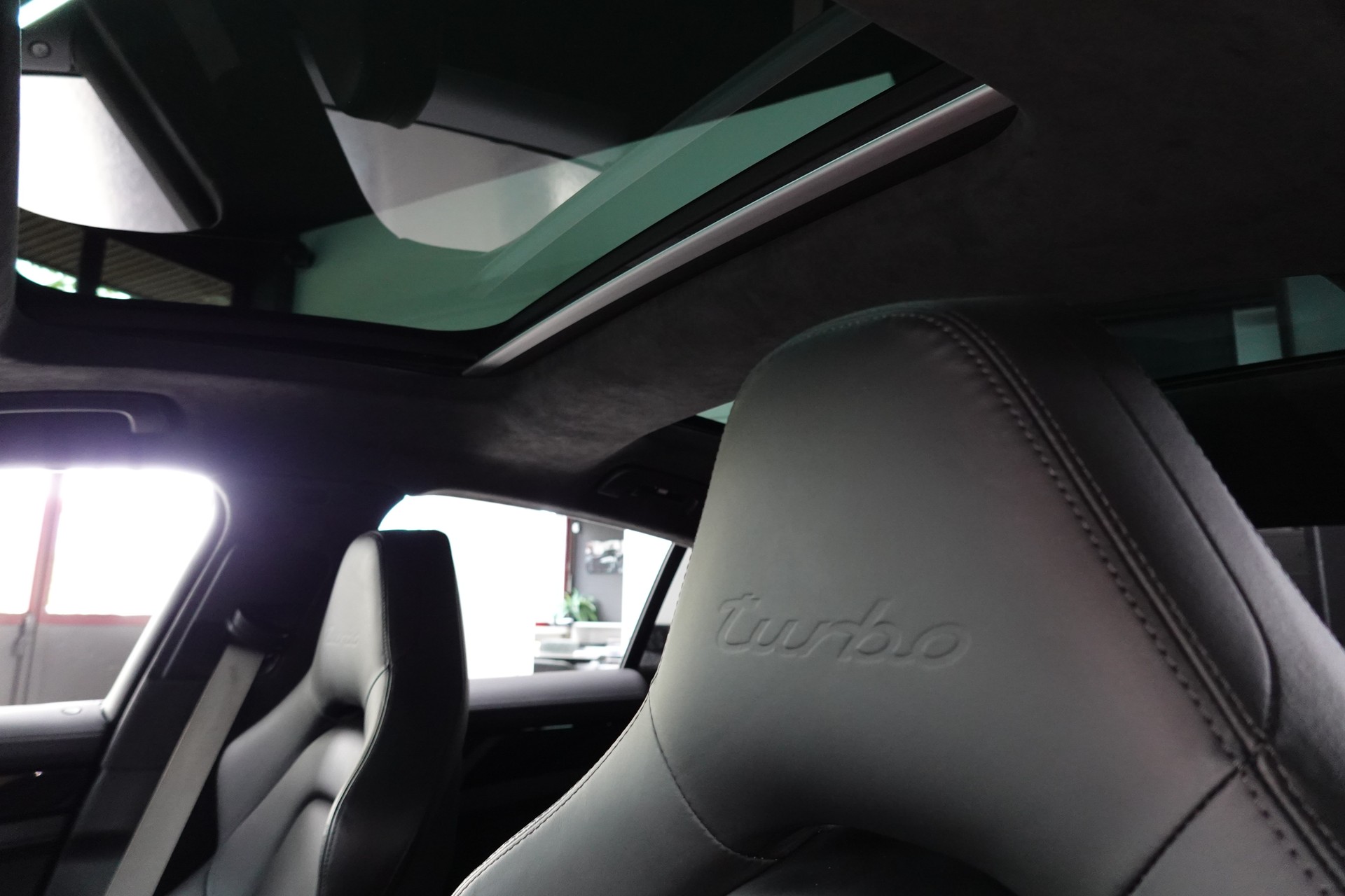 PORSCHE PANAMERA TURBO PDK PTS KREIDE CH-FZ APPROVED LAUFEND BIS 2027-image-37