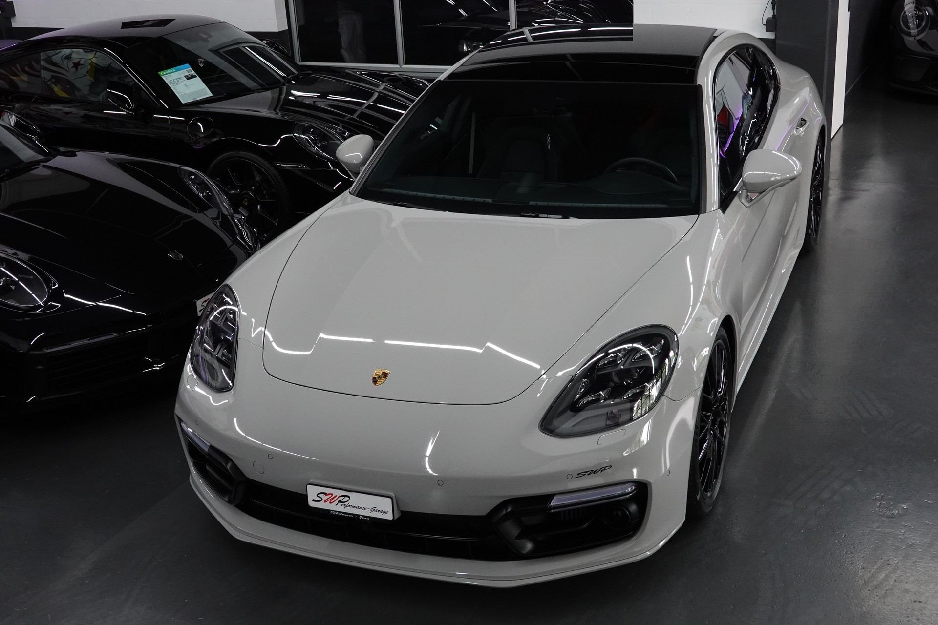 PORSCHE PANAMERA TURBO PDK PTS KREIDE CH-FZ APPROVED LAUFEND BIS 2027-showroom-element-2