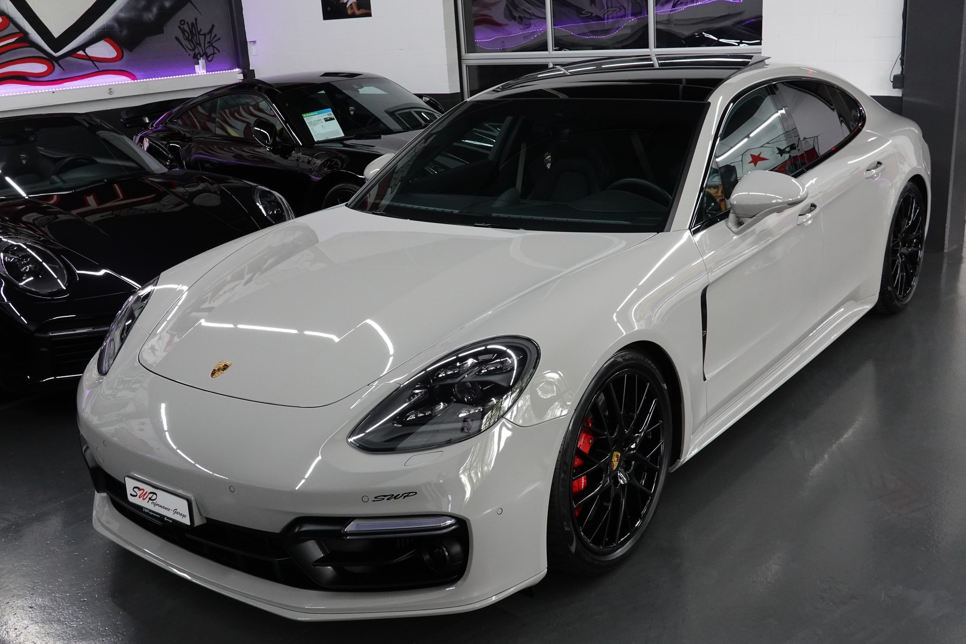 PORSCHE PANAMERA TURBO PDK PTS KREIDE CH-FZ APPROVED LAUFEND BIS 2027-showroom-element-3