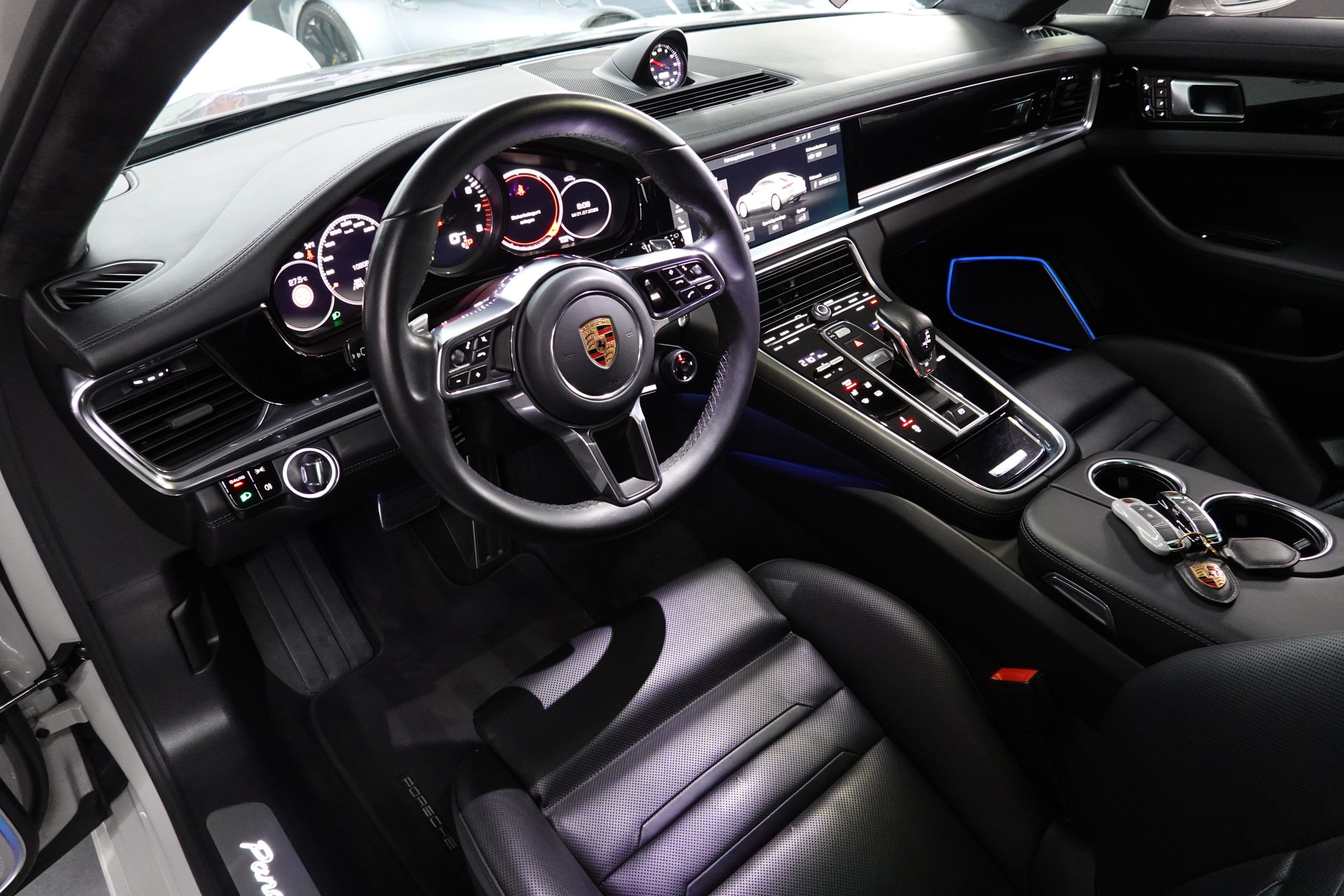 PORSCHE PANAMERA TURBO PDK PTS KREIDE CH-FZ APPROVED LAUFEND BIS 2027-image-28