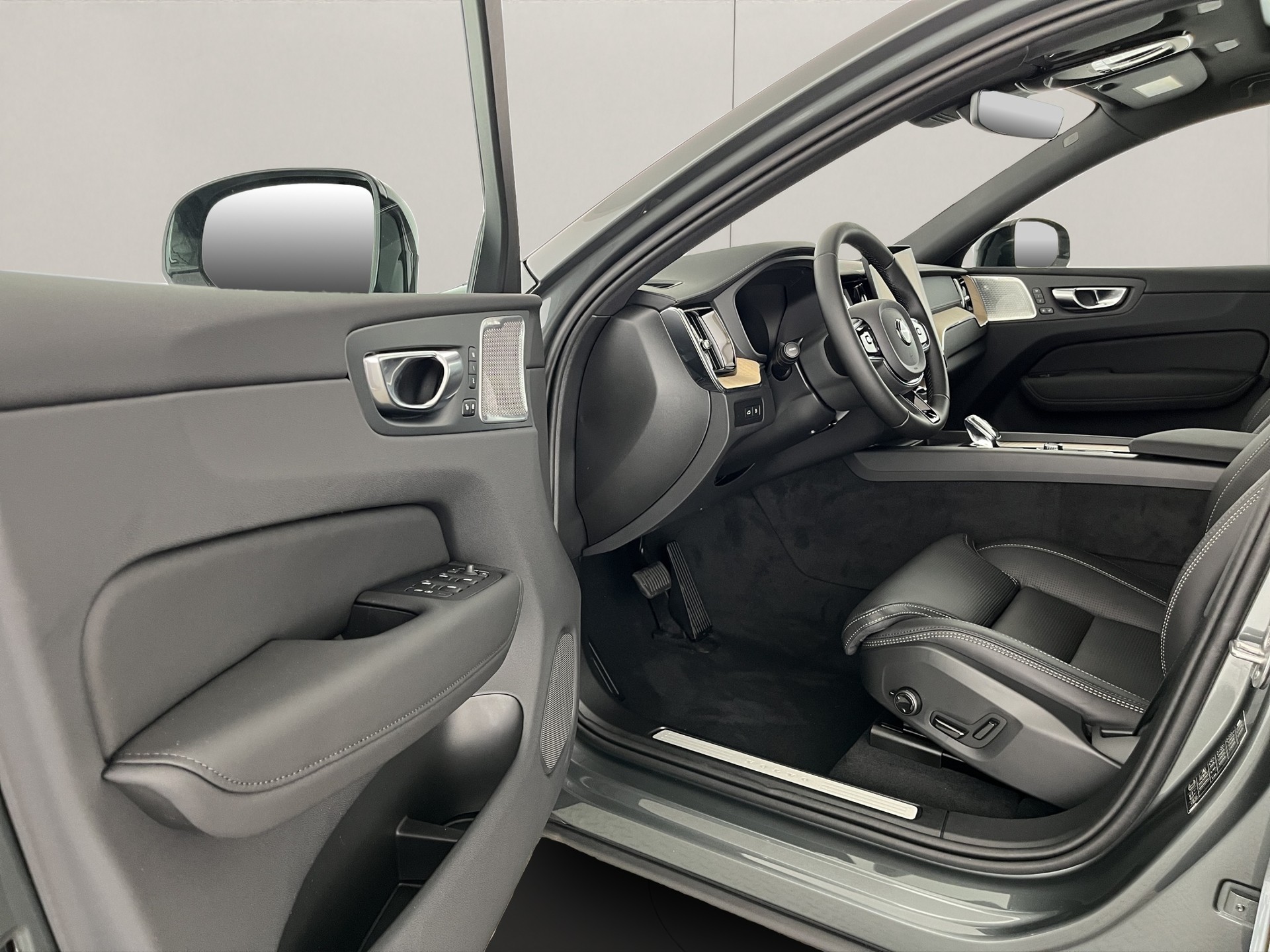 VOLVO XC60 2.0 T8 TE Ultra Dark eAWD-image-7