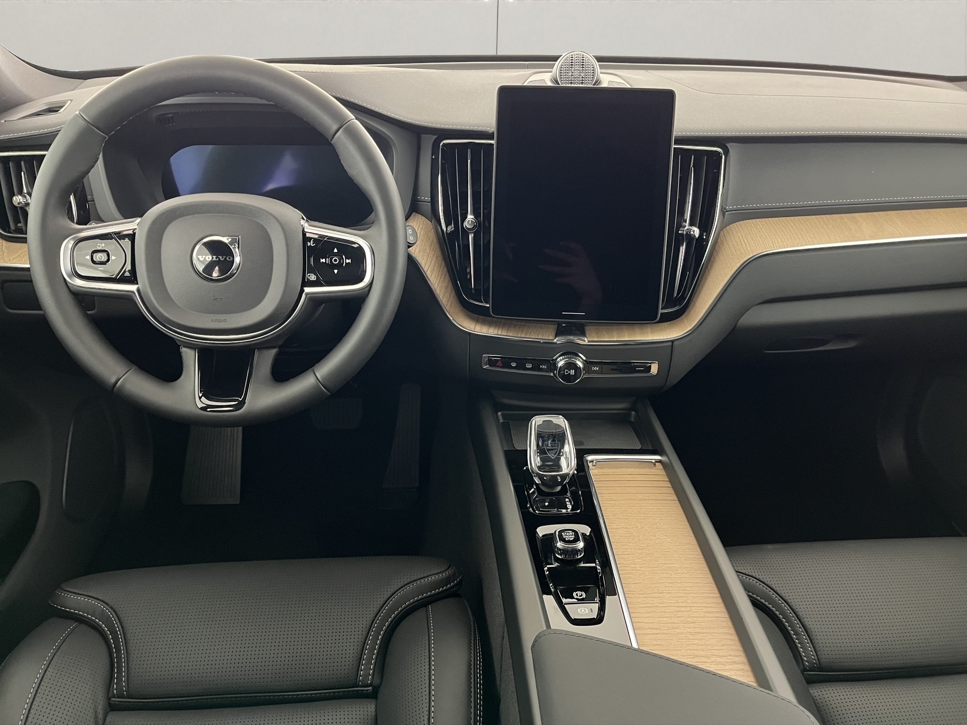 VOLVO XC60 2.0 T8 TE Ultra Dark eAWD-image-9