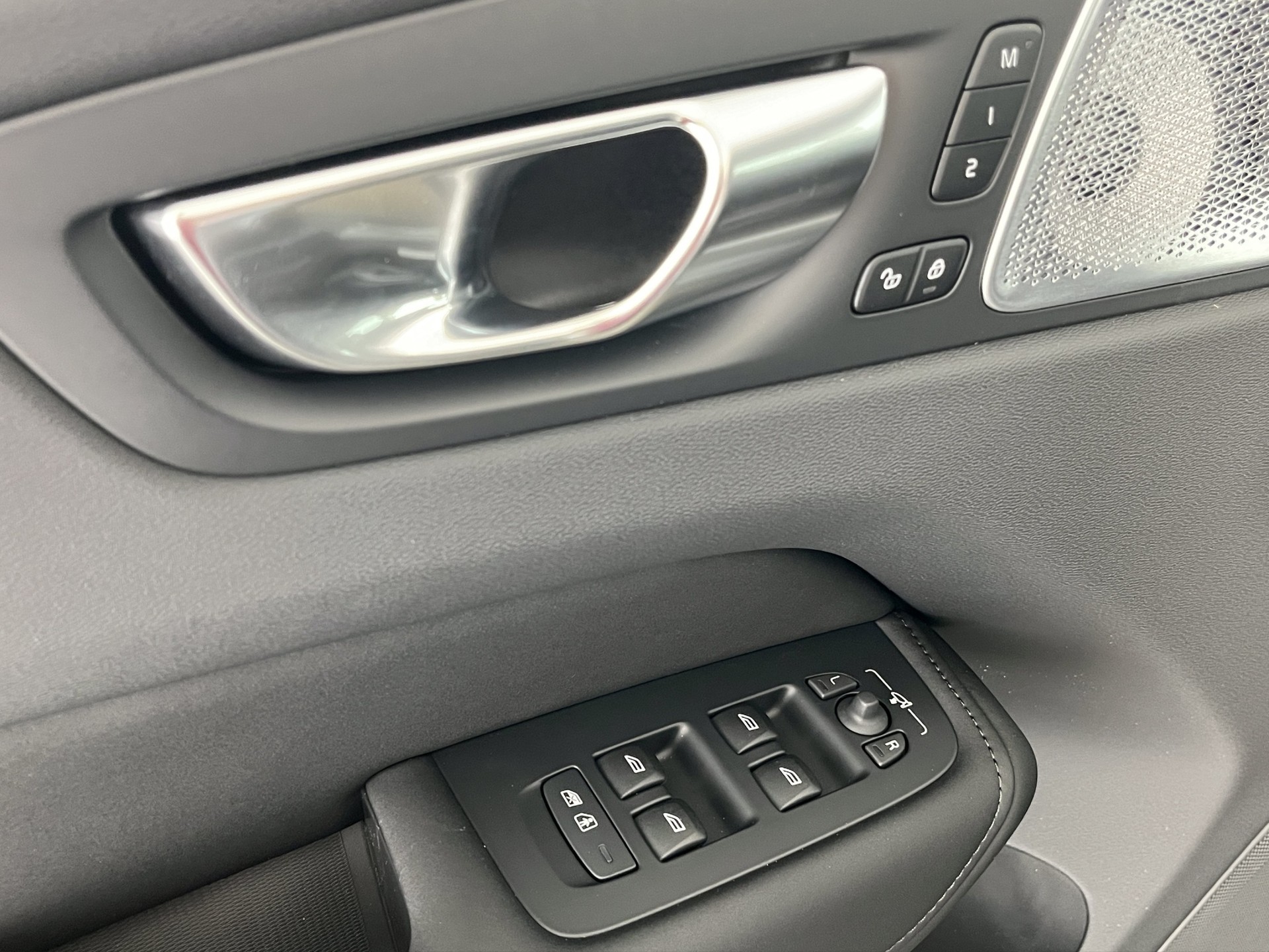 VOLVO XC60 2.0 T8 TE Ultra Dark eAWD-image-11