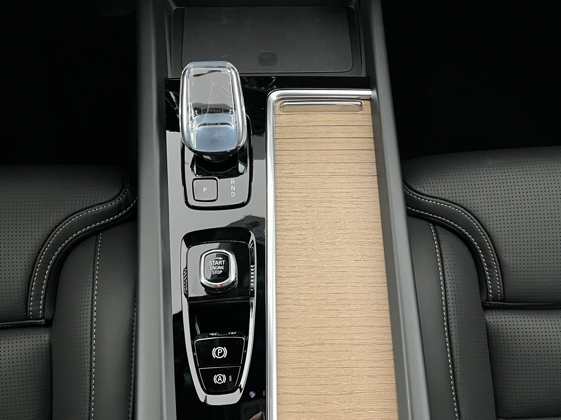 VOLVO XC60 2.0 T8 TE Ultra Dark eAWD-image-15