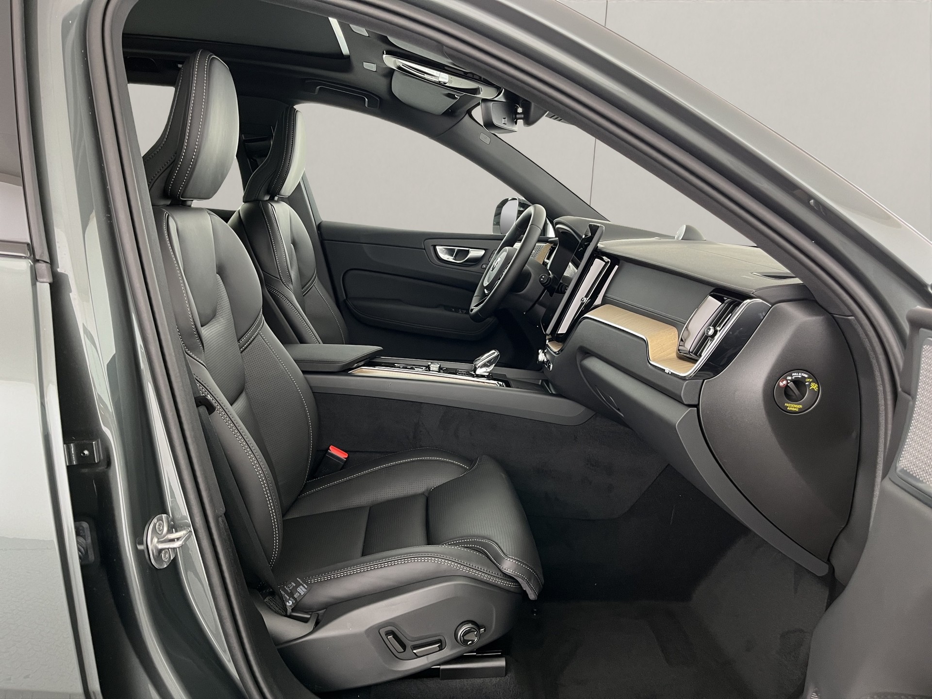 VOLVO XC60 2.0 T8 TE Ultra Dark eAWD-image-8