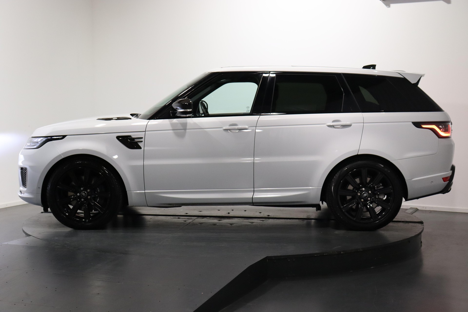 LAND ROVER Range Rover Sport 2.0 P400e HSE Dynamic-image-1