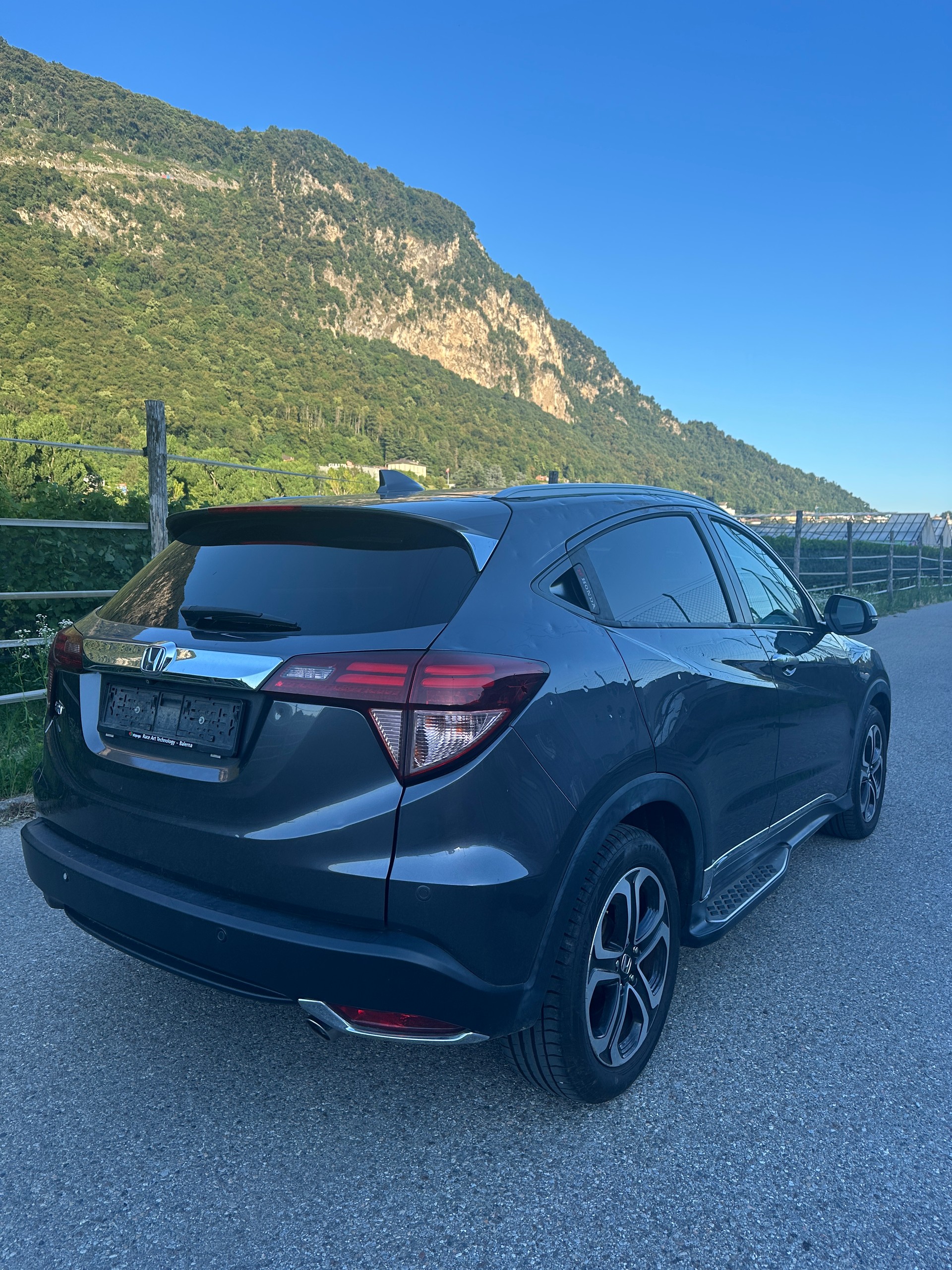 HONDA HR-V 1.6i-DTEC Executive-image-5
