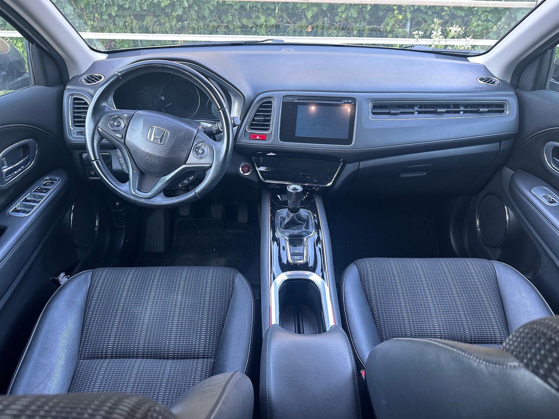 HONDA HR-V 1.6i-DTEC Executive-image-11