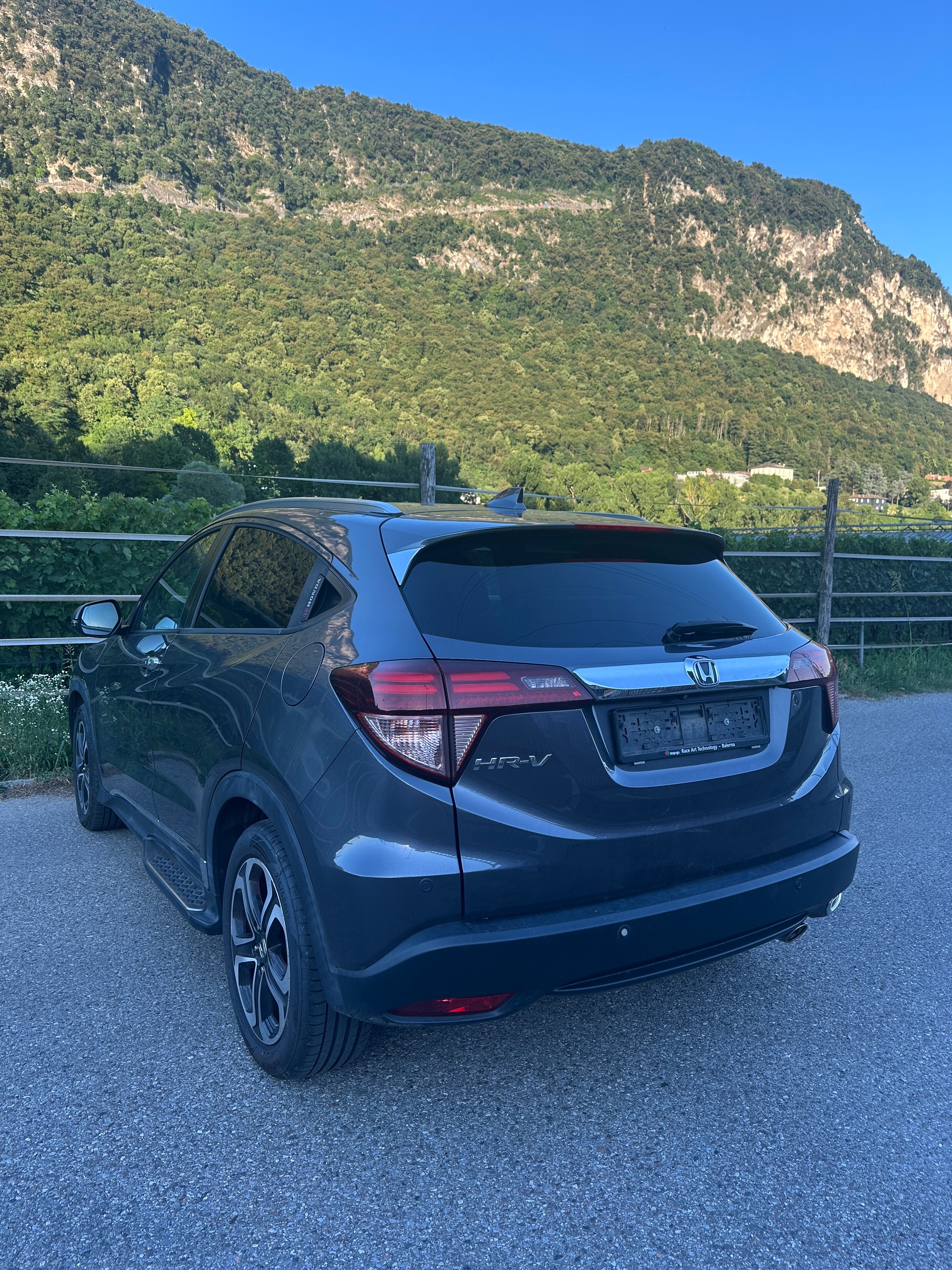 HONDA HR-V 1.6i-DTEC Executive-image-3