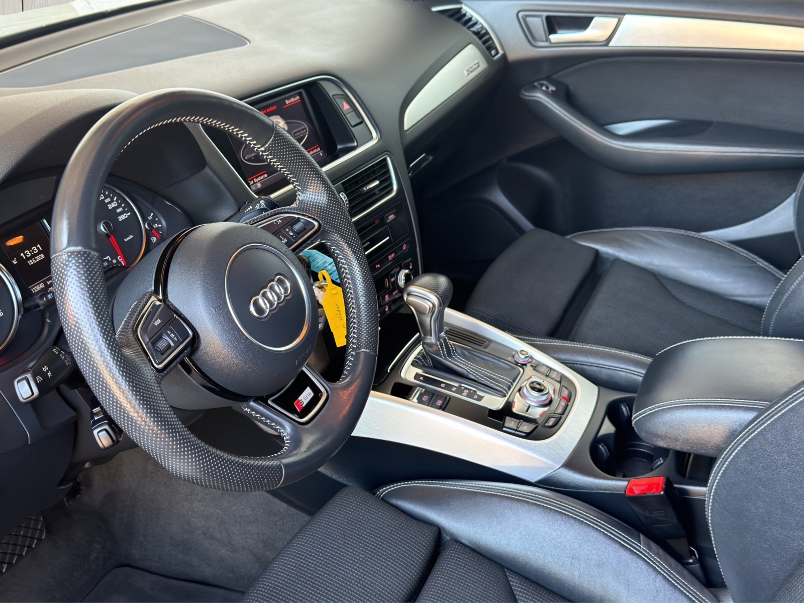AUDI Q5 2.0 TDI quattro S-tronic-image-10