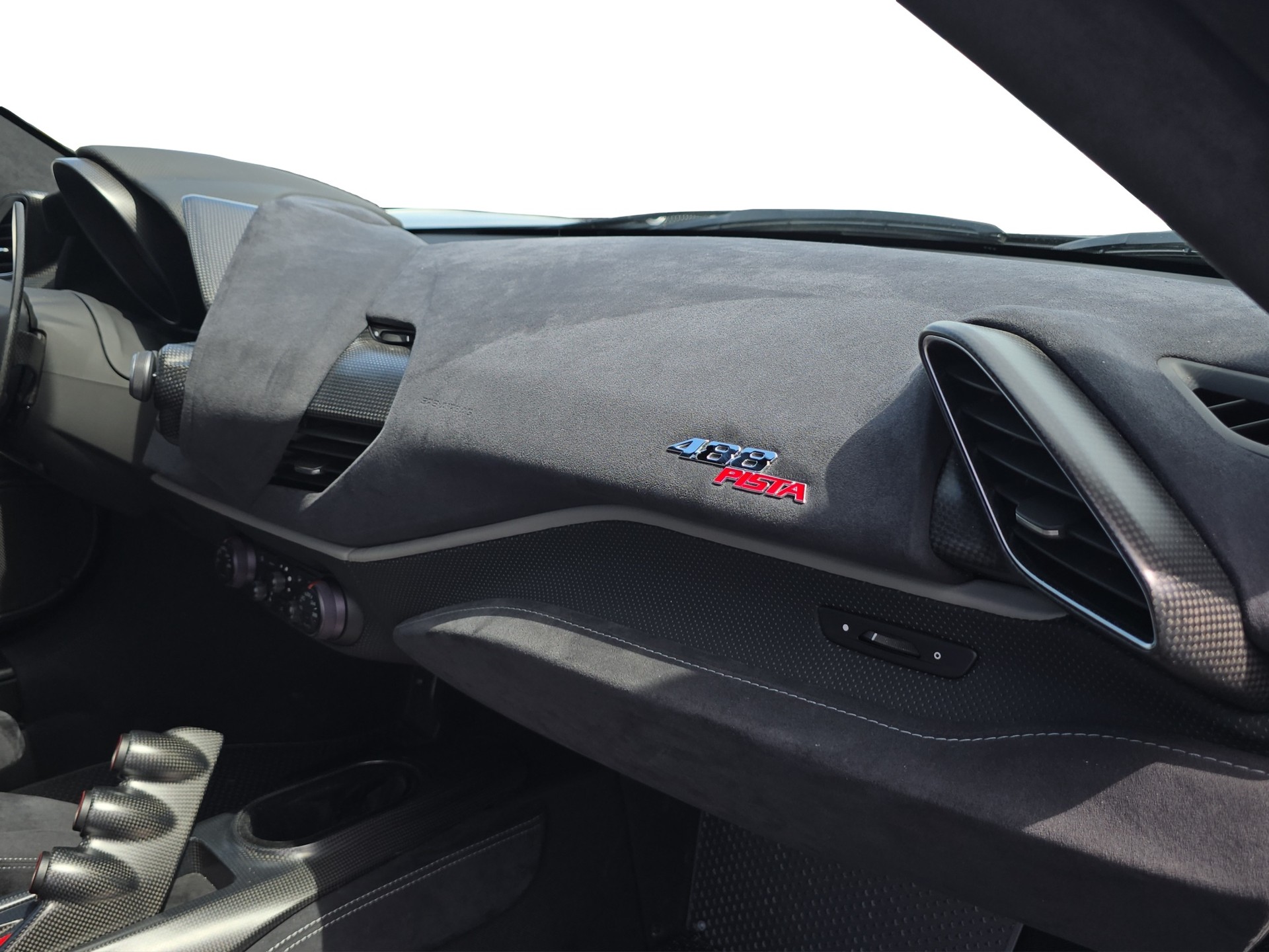 FERRARI 488 Pista 3.9 V8-image-24
