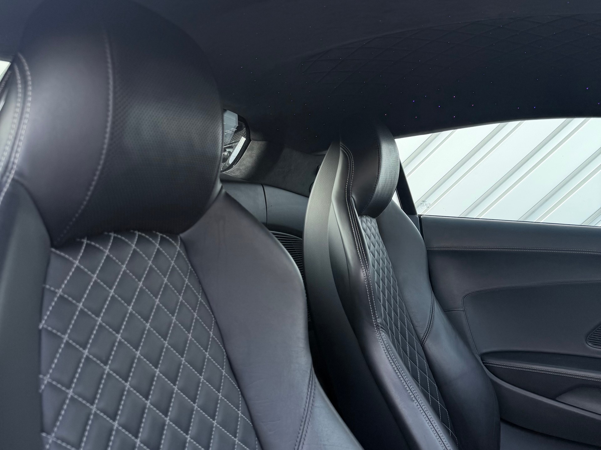 AUDI R8 Coupé 5.2 plus S-Tronic-image-7