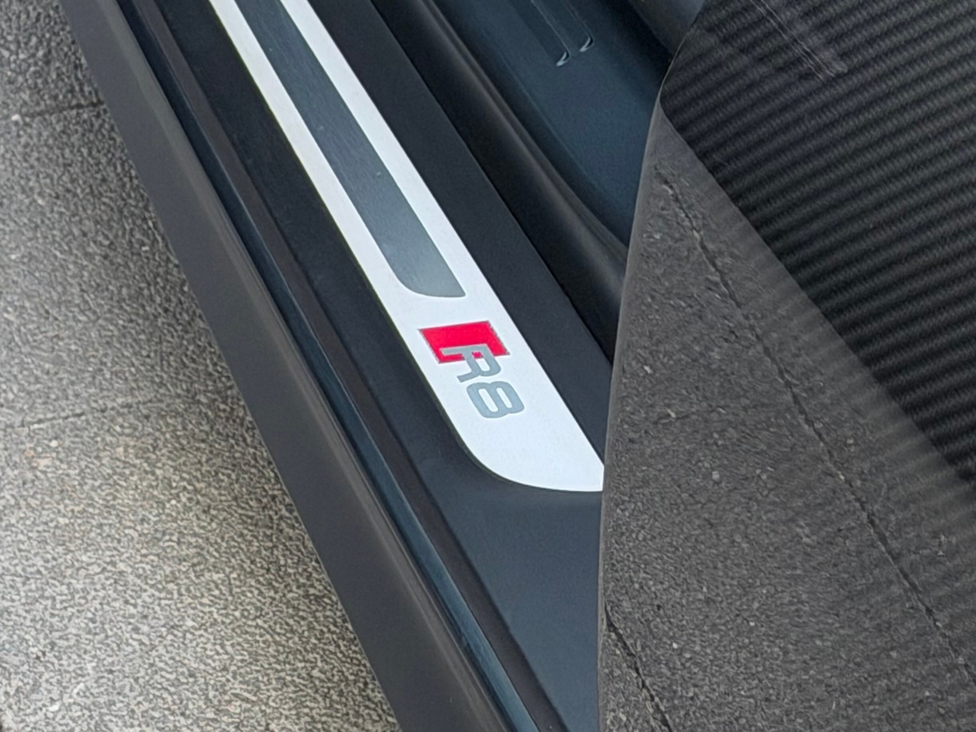 AUDI R8 Coupé 5.2 plus S-Tronic-image-10