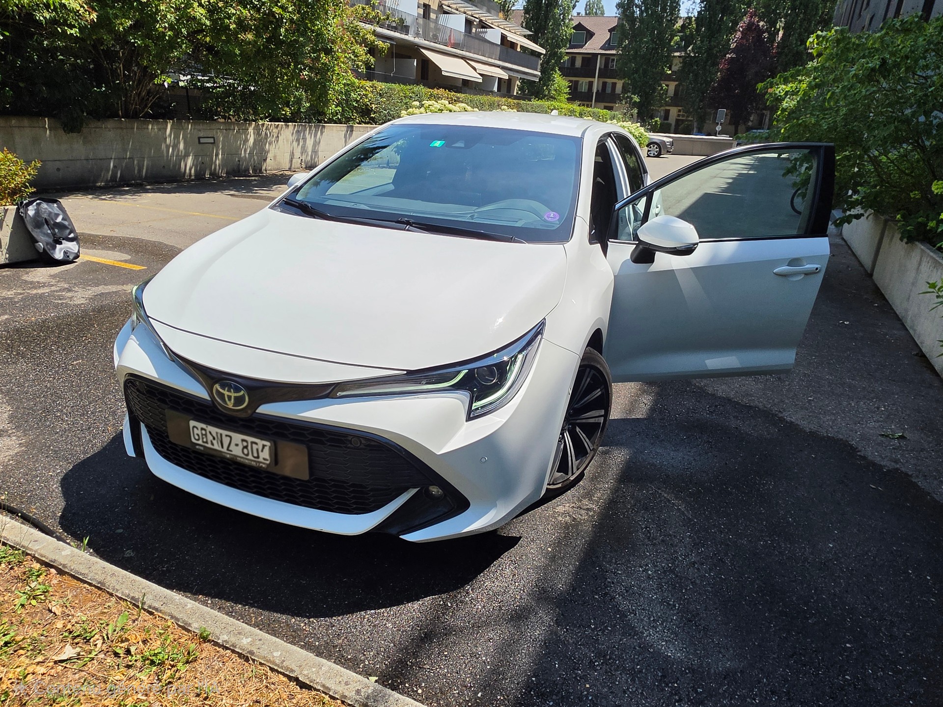 TOYOTA 1.8 HSD Trend-image-0