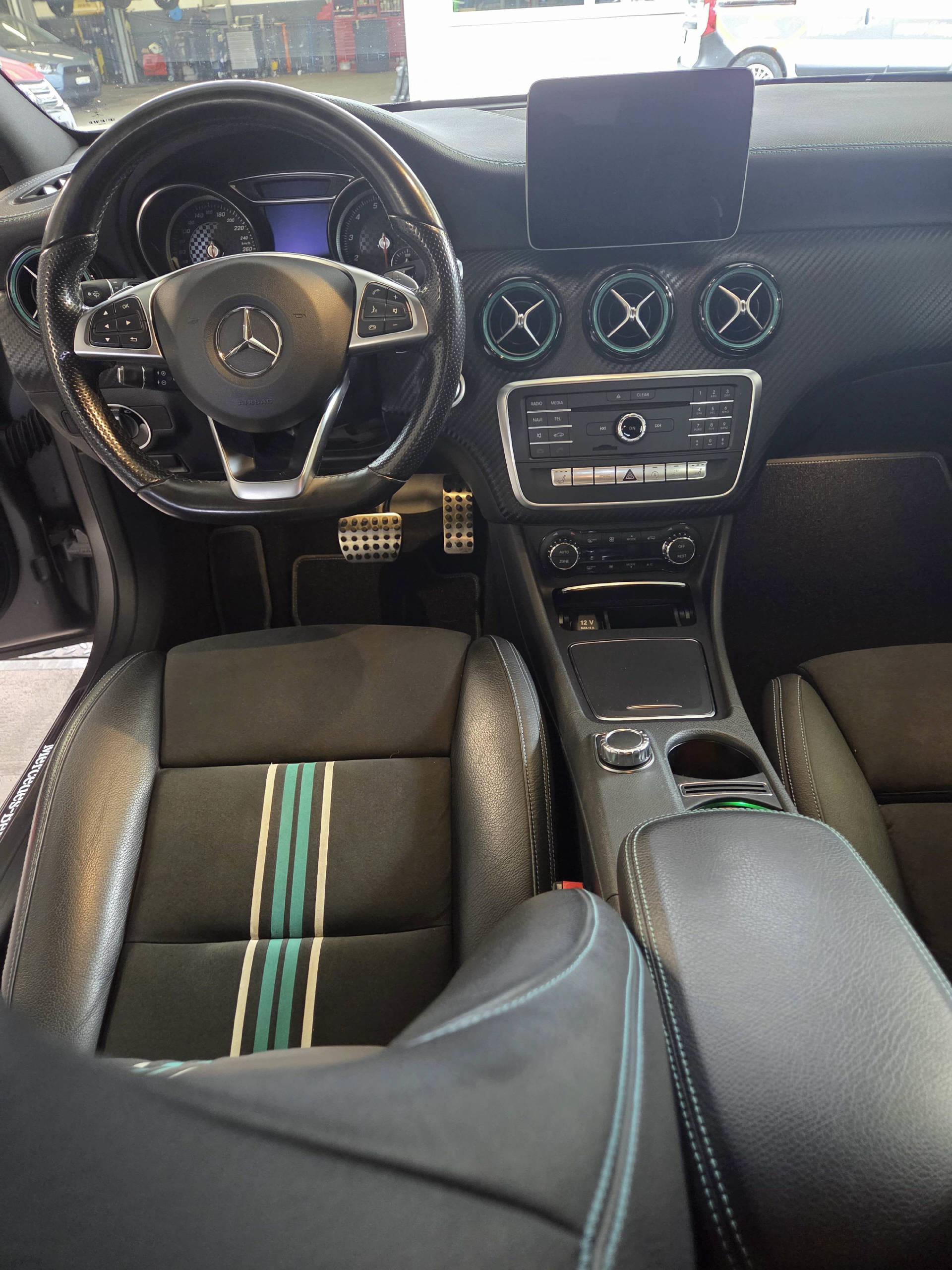 MERCEDES-BENZ A 250 Sport 4m-image-6