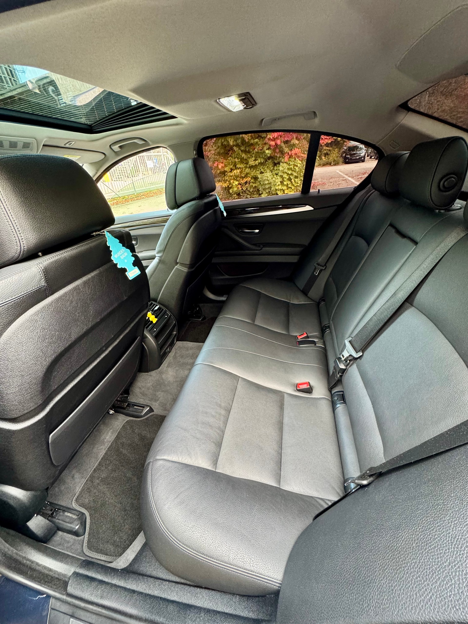 BMW 528i xDrive-image-4