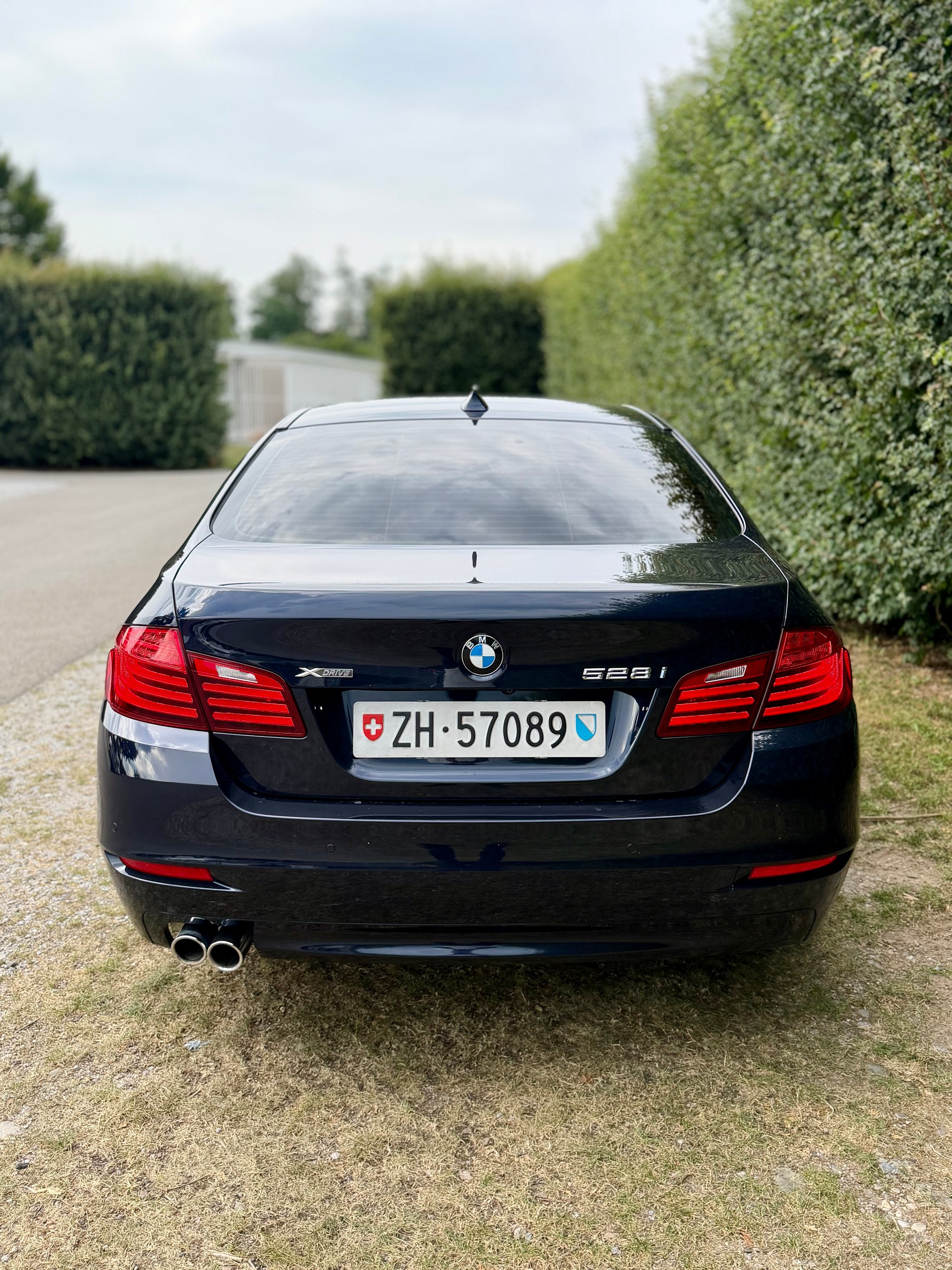 BMW 528i xDrive-image-2
