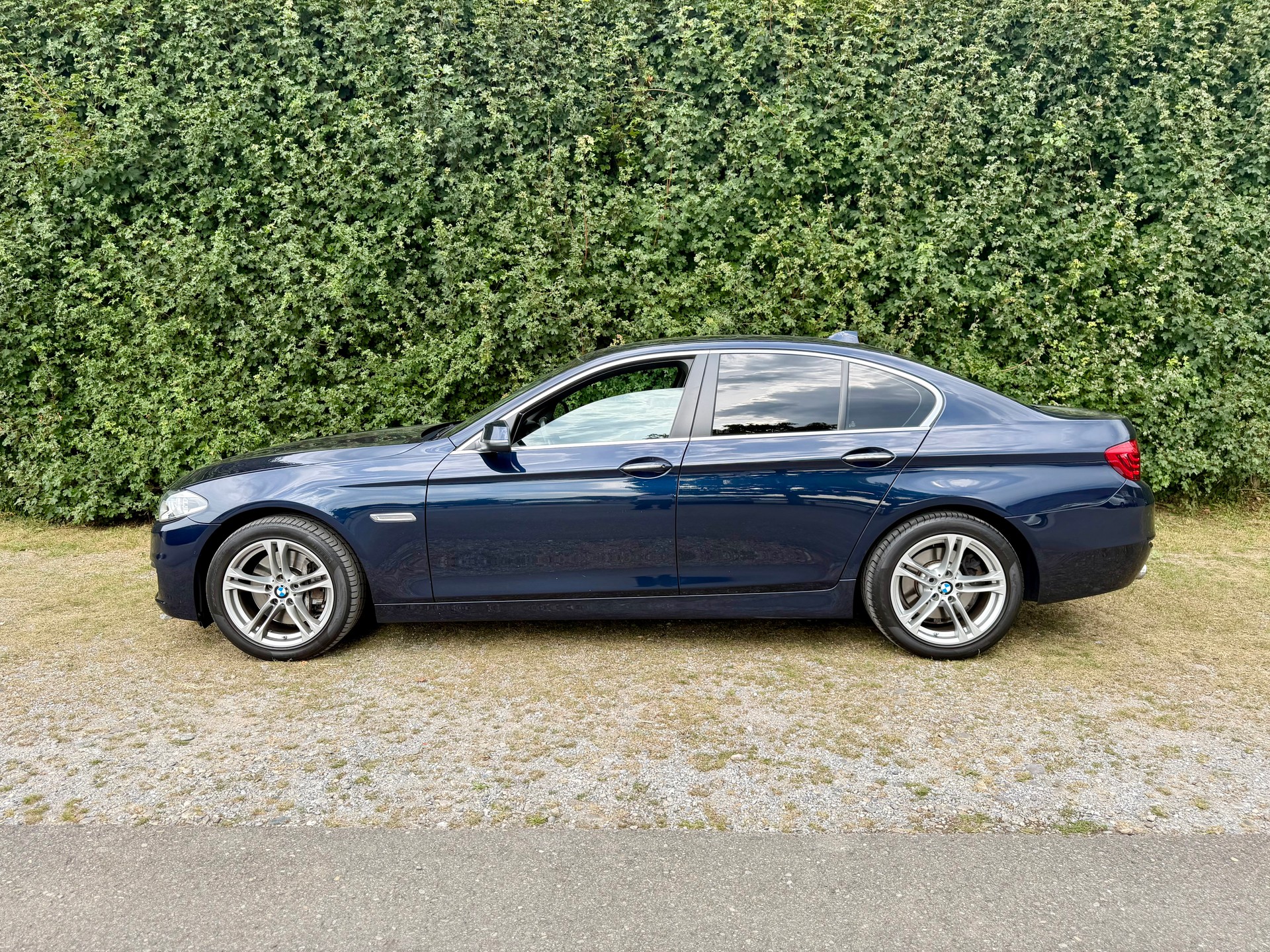 BMW 528i xDrive-image-1