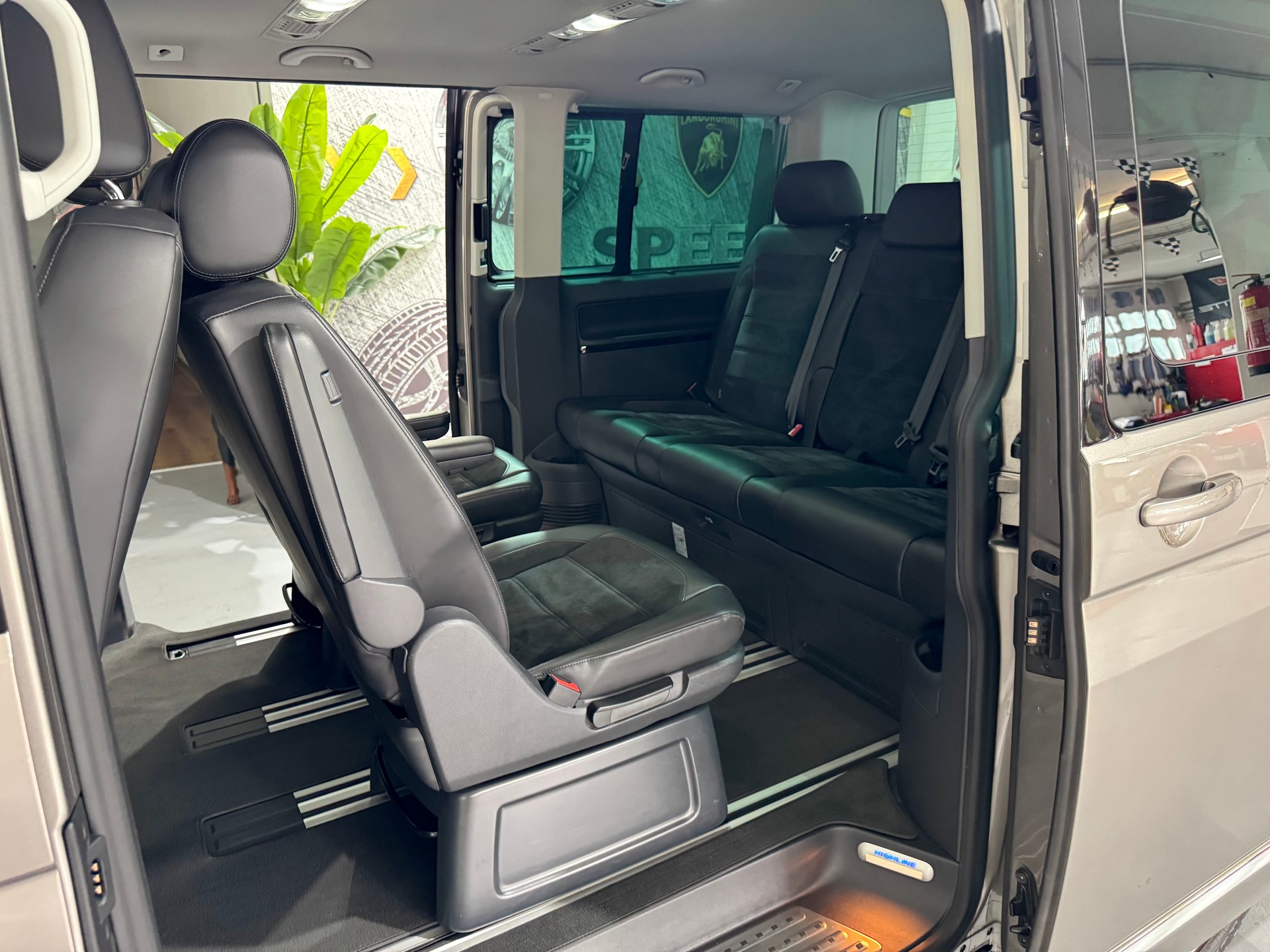 VW T6 Multivan 2.0 Bi-TDI Highline 4Motion DSG-image-8