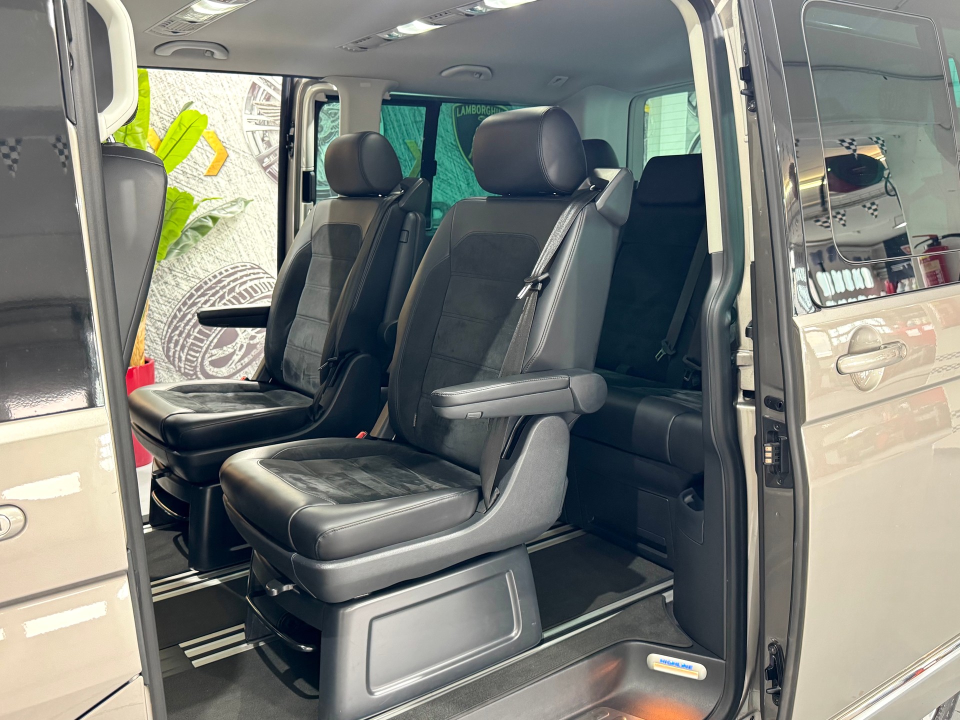 VW T6 Multivan 2.0 Bi-TDI Highline 4Motion DSG-image-7