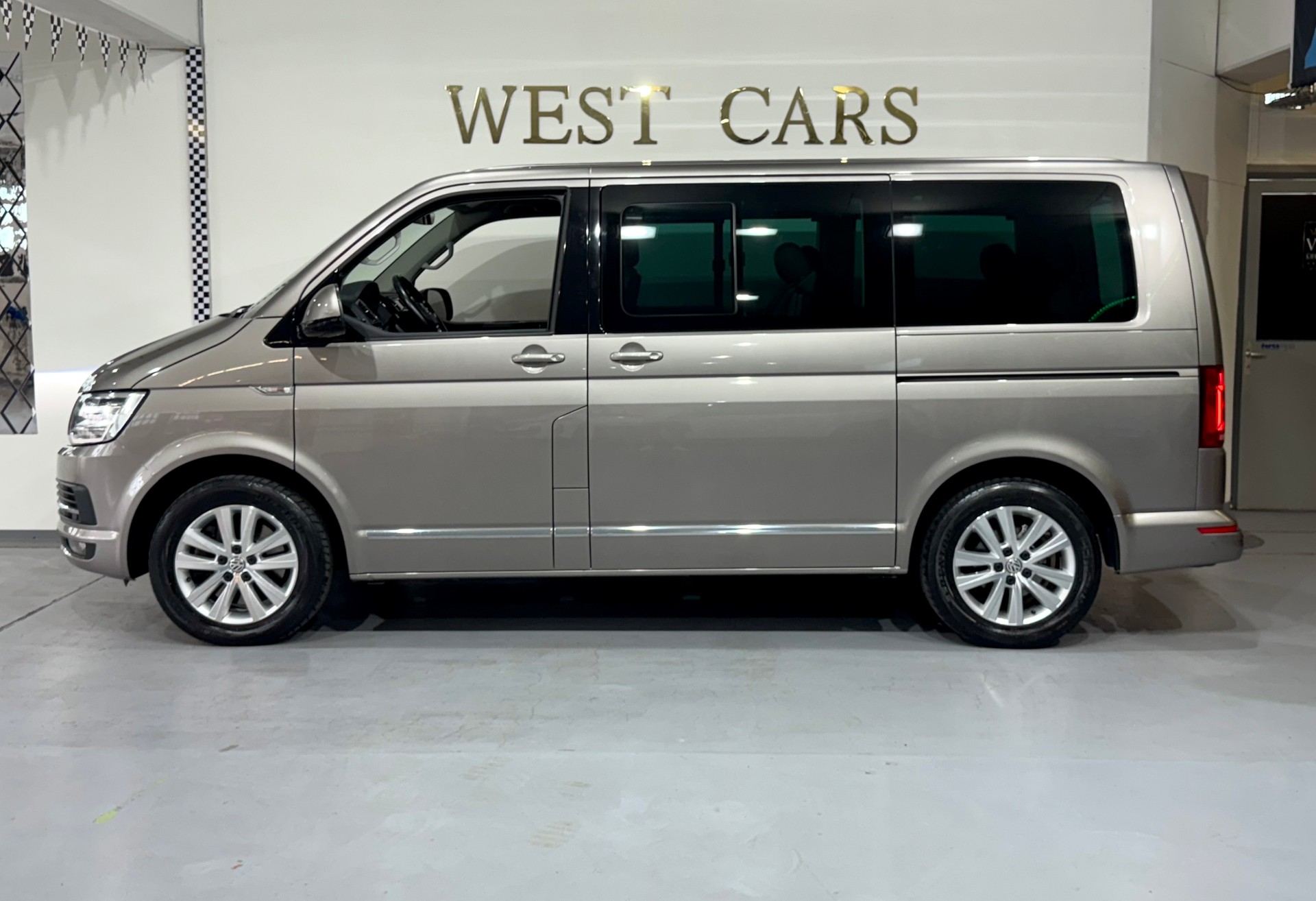 VW T6 Multivan 2.0 Bi-TDI Highline 4Motion DSG-image-1