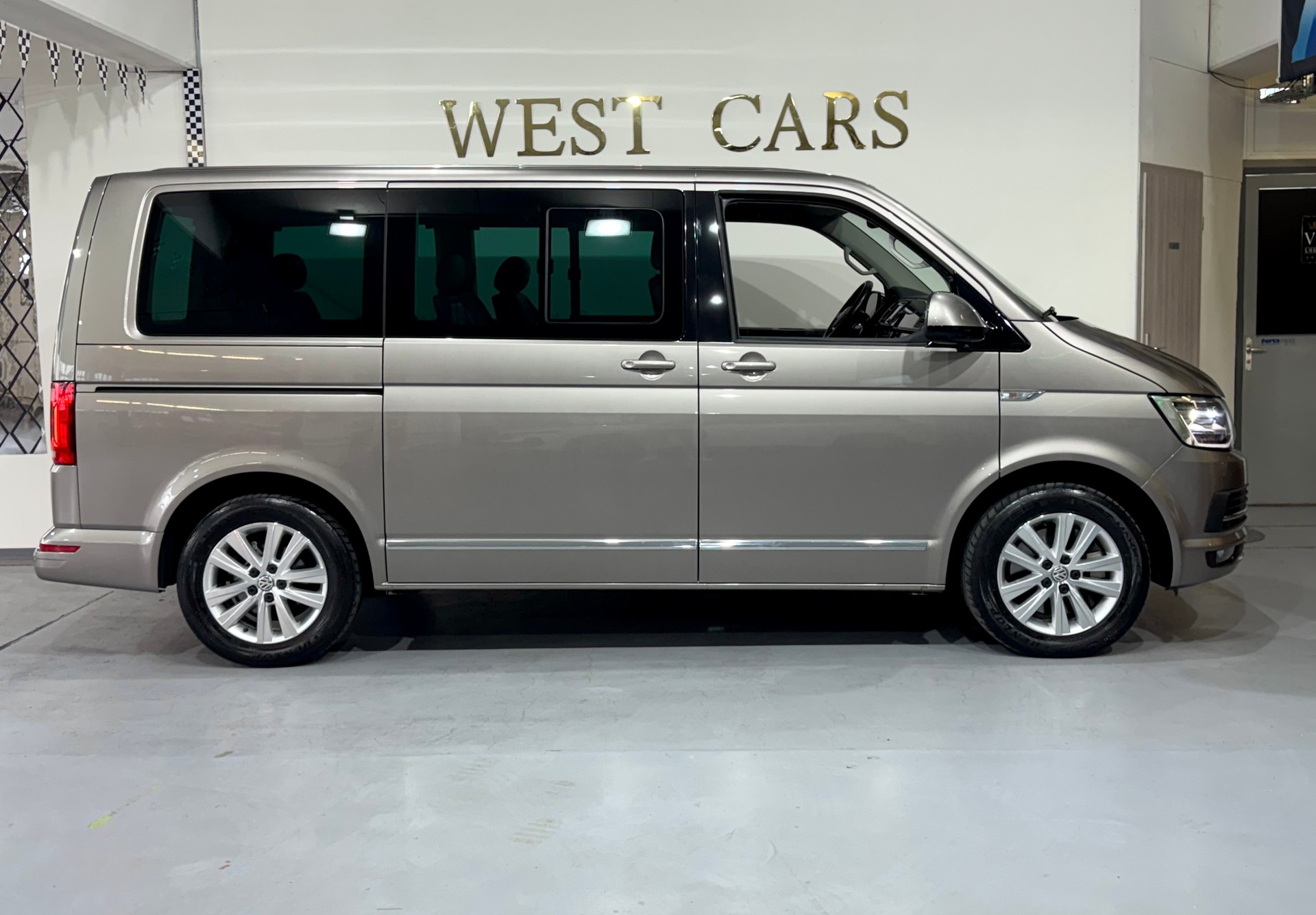 VW T6 Multivan 2.0 Bi-TDI Highline 4Motion DSG-image-2
