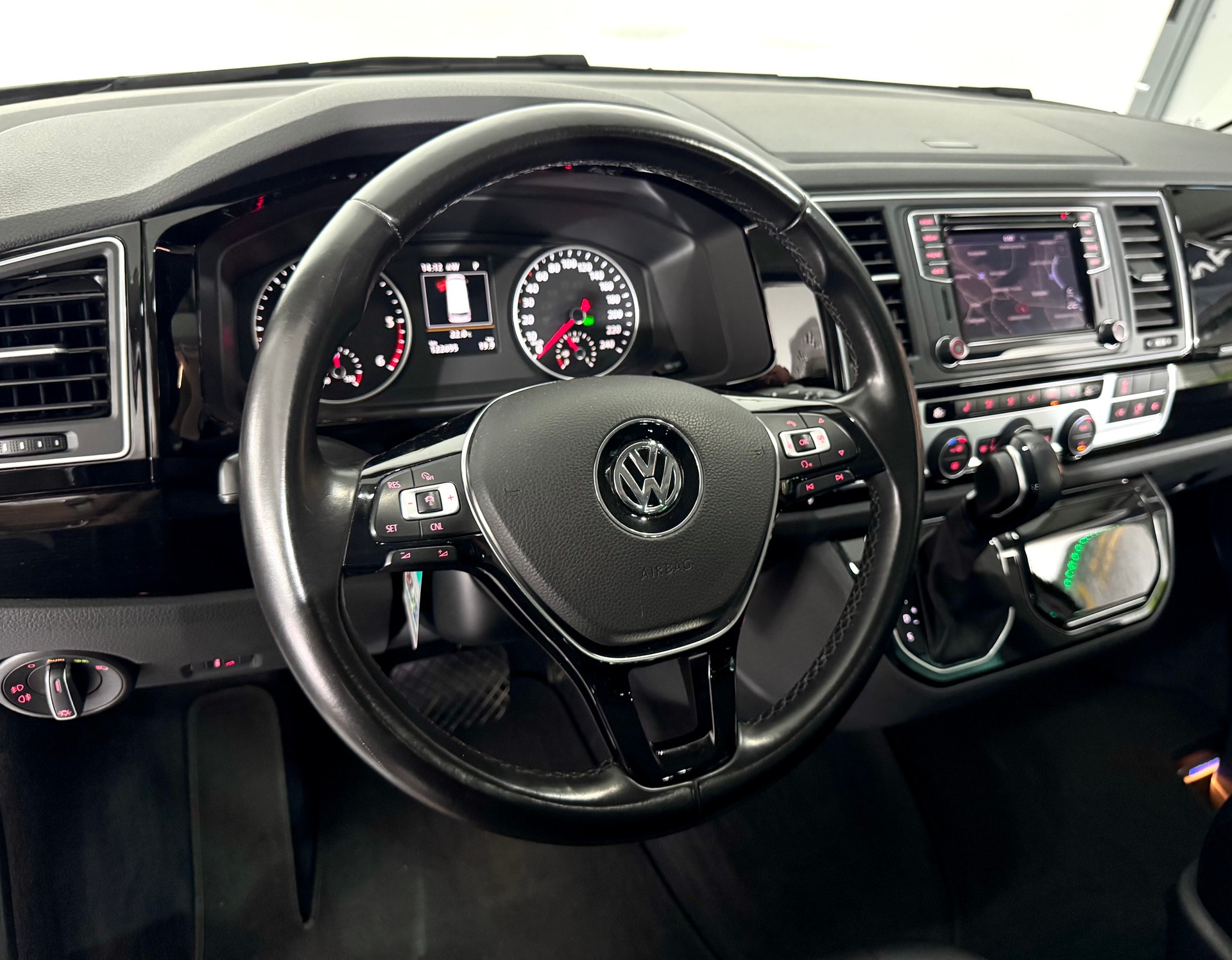 VW T6 Multivan 2.0 Bi-TDI Highline 4Motion DSG-image-12
