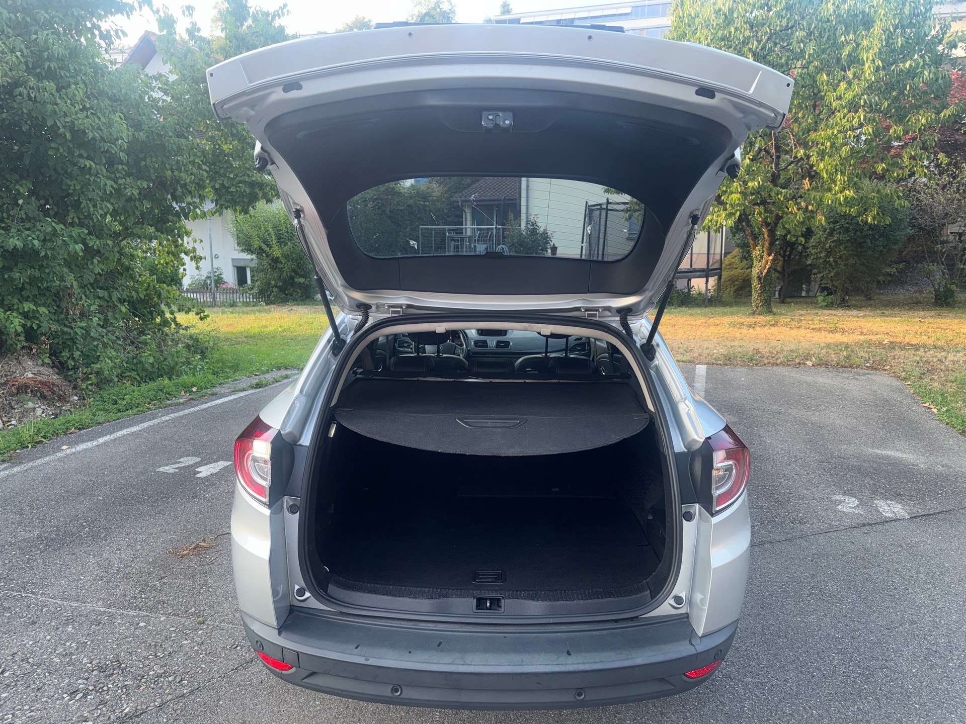 RENAULT Mégane Grandtour 1.5 dCi Swiss Edition EDC-image-6