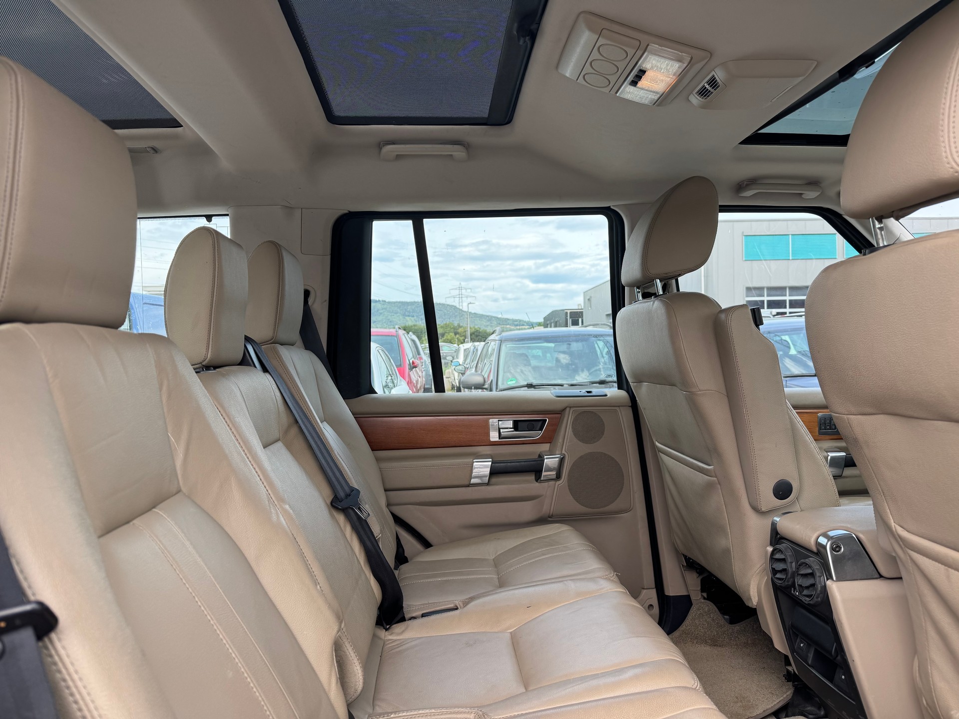 LAND ROVER Discovery 3.0 TDV6 HSE Automatic-image-11