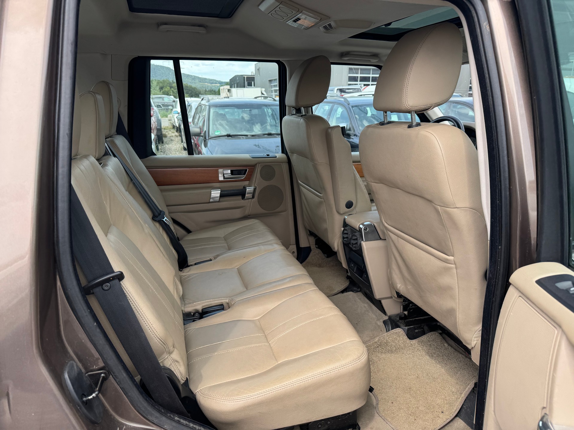 LAND ROVER Discovery 3.0 TDV6 HSE Automatic-image-12
