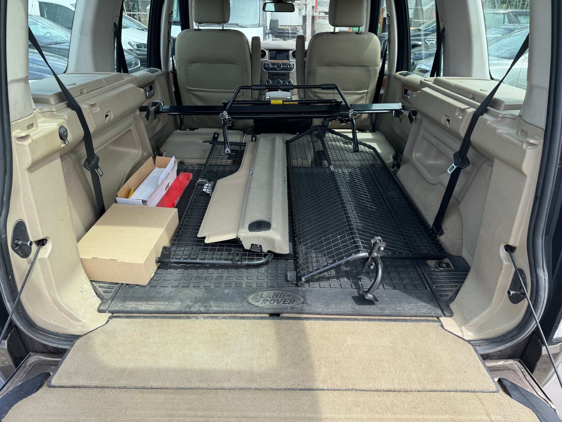LAND ROVER Discovery 3.0 TDV6 HSE Automatic-image-9