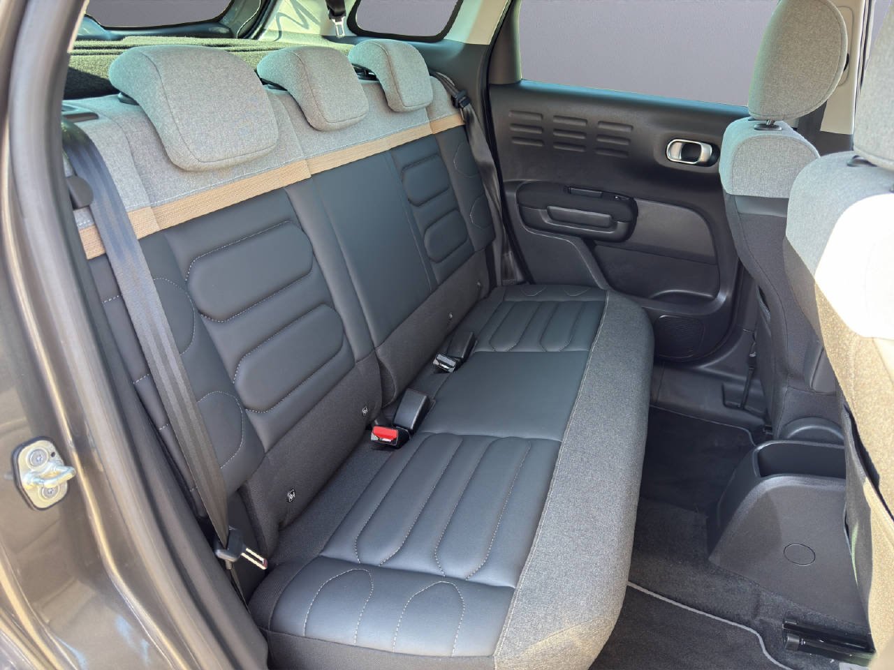 CITROEN C3 Aircross 1.2 PureTech 130 Swiss Edition-image-9