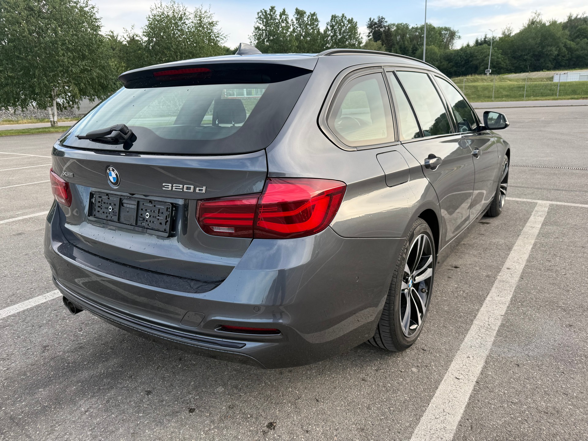 BMW 320d xDrive-image-4
