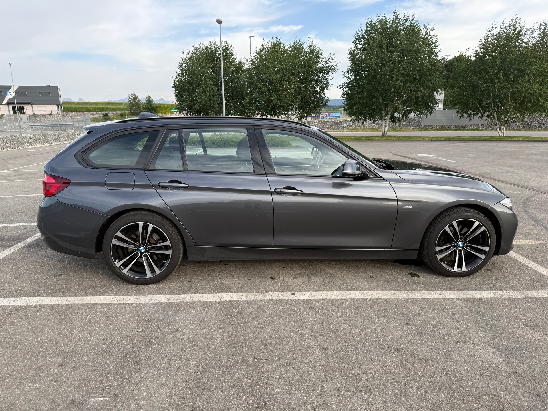 BMW 320d xDrive-image-5