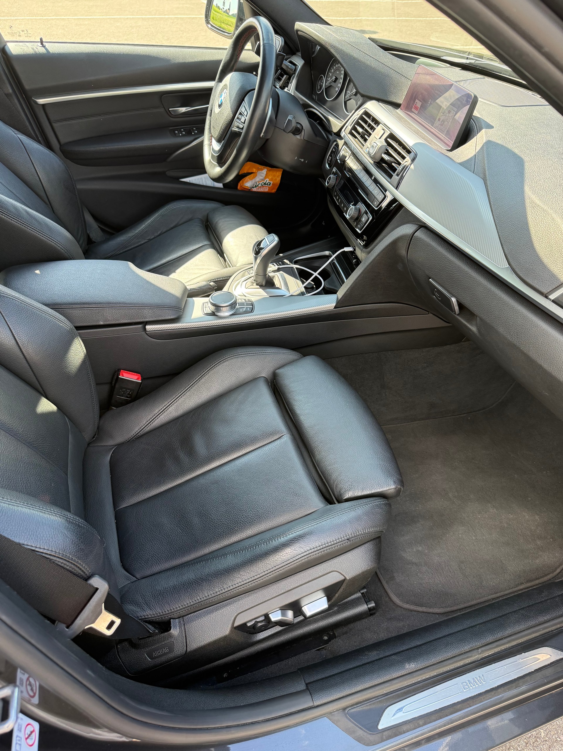 BMW 320d xDrive-image-14